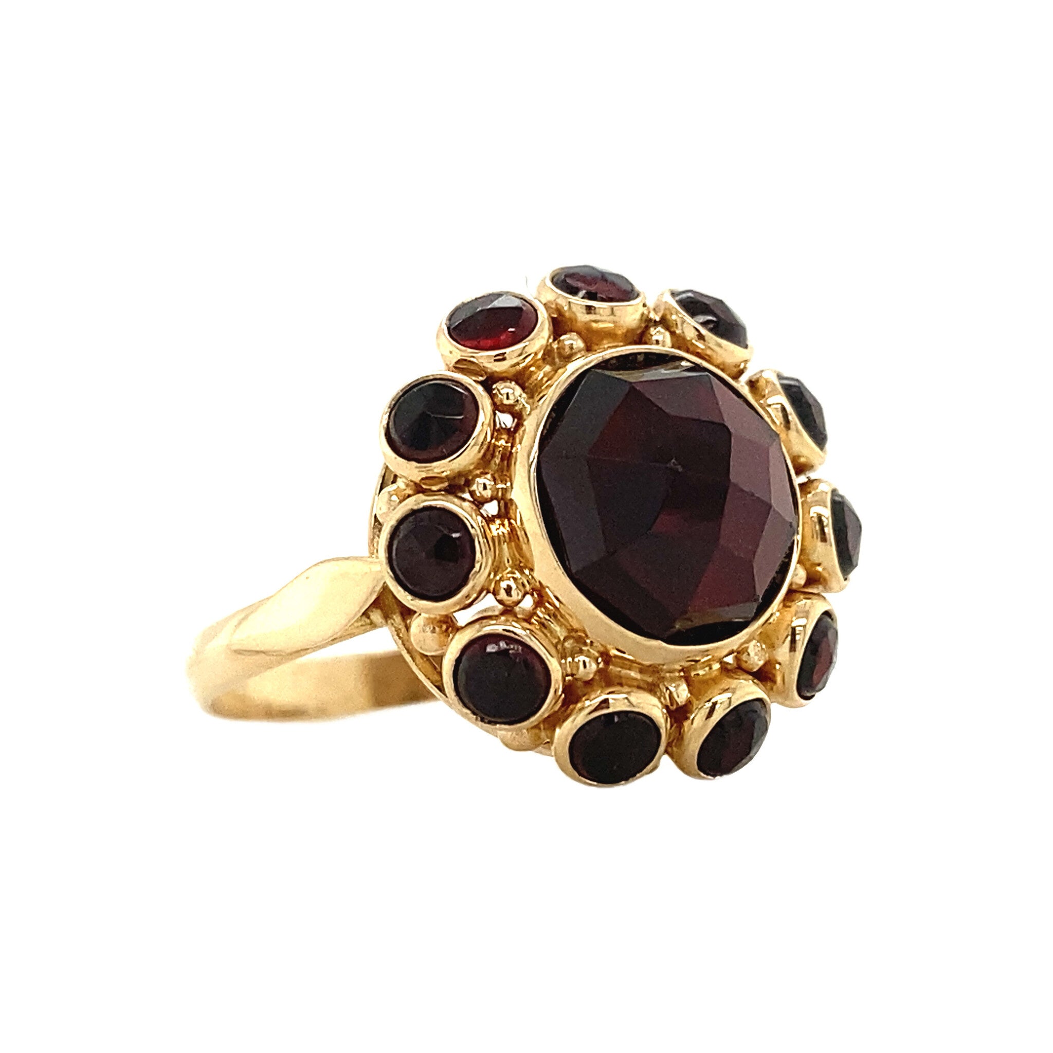 Gouden entourage ring met granaat 14 krt