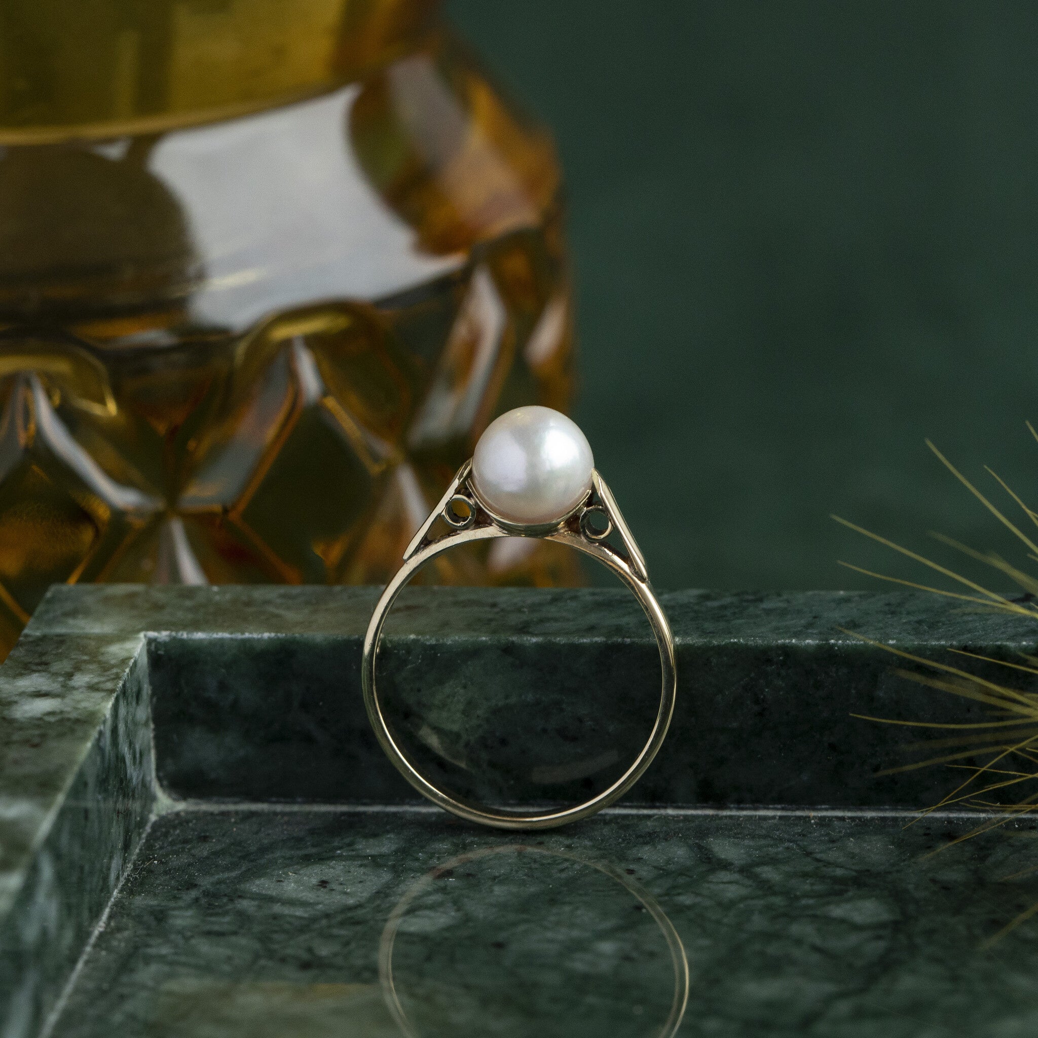 14 kt gold ring with pearl