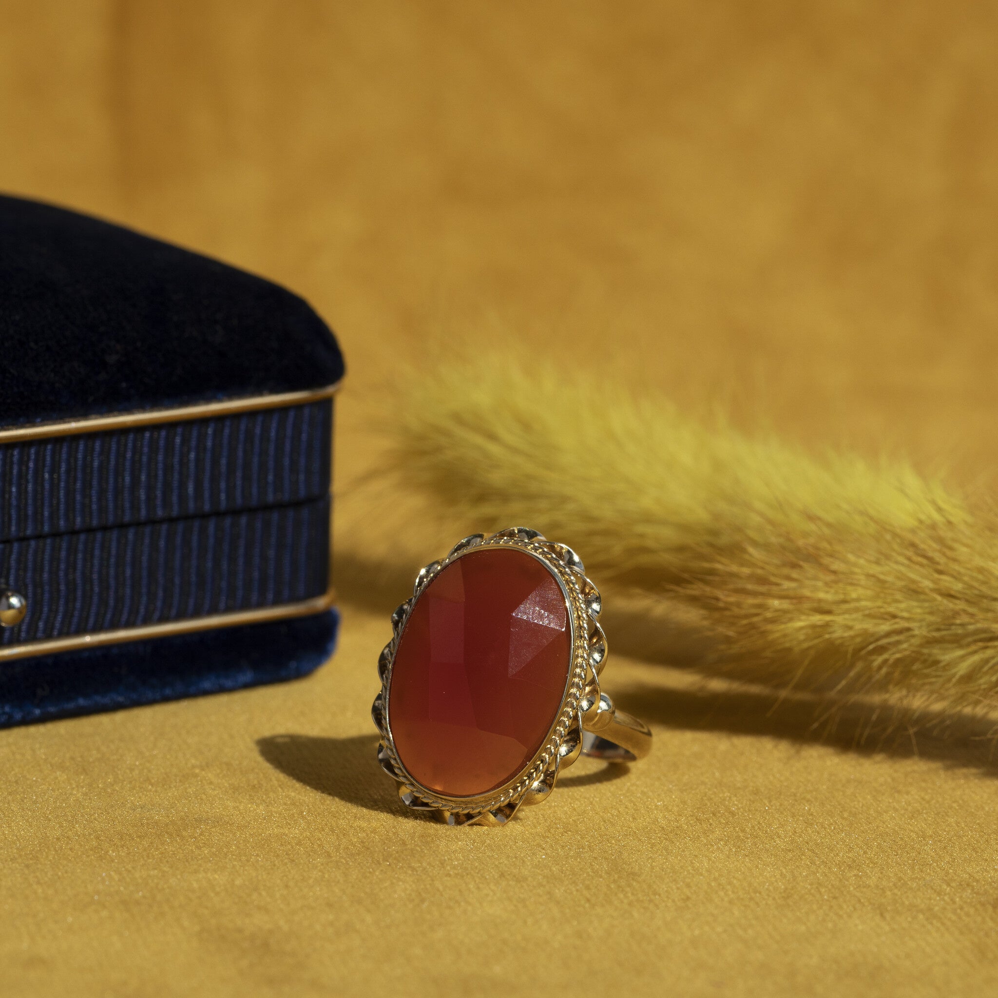 Gouden ring met carneool 14 krt