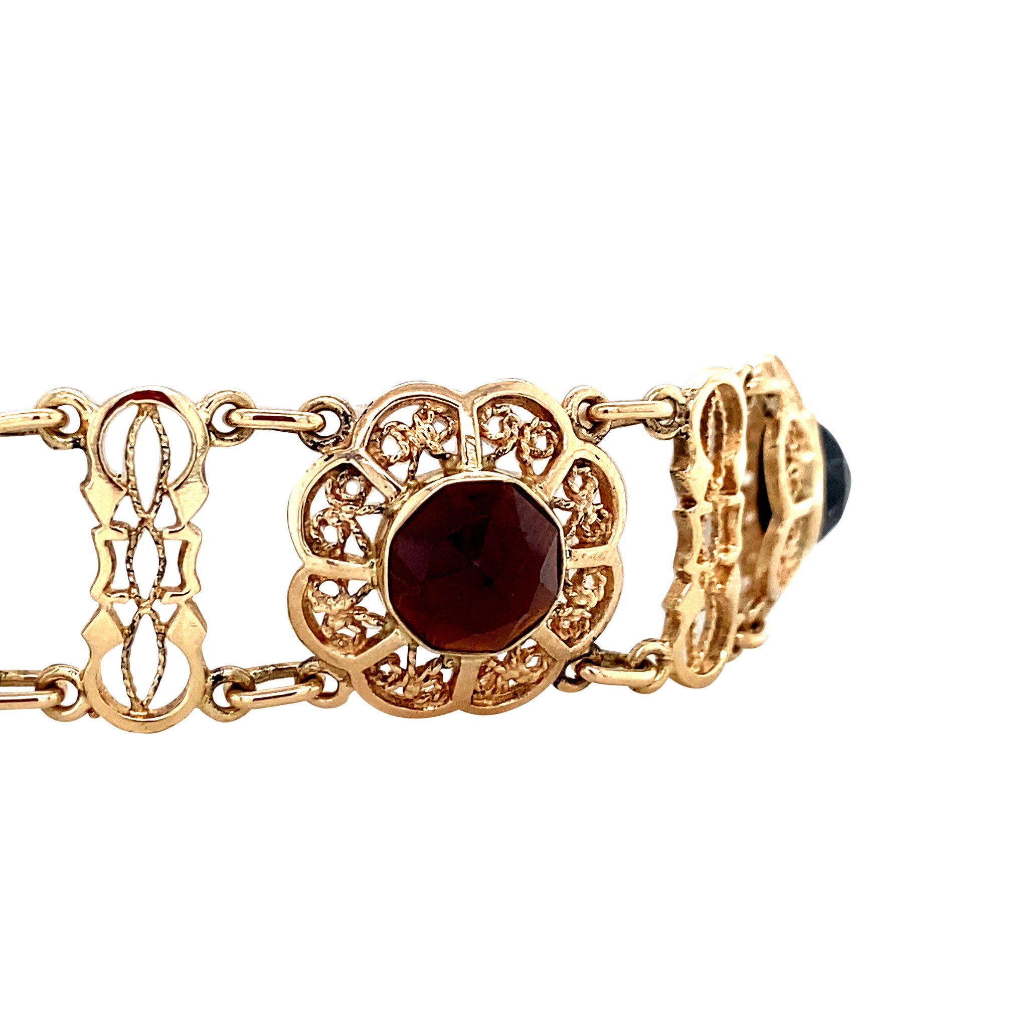 Gouden vintage bootjes armband met granaat 14 krt