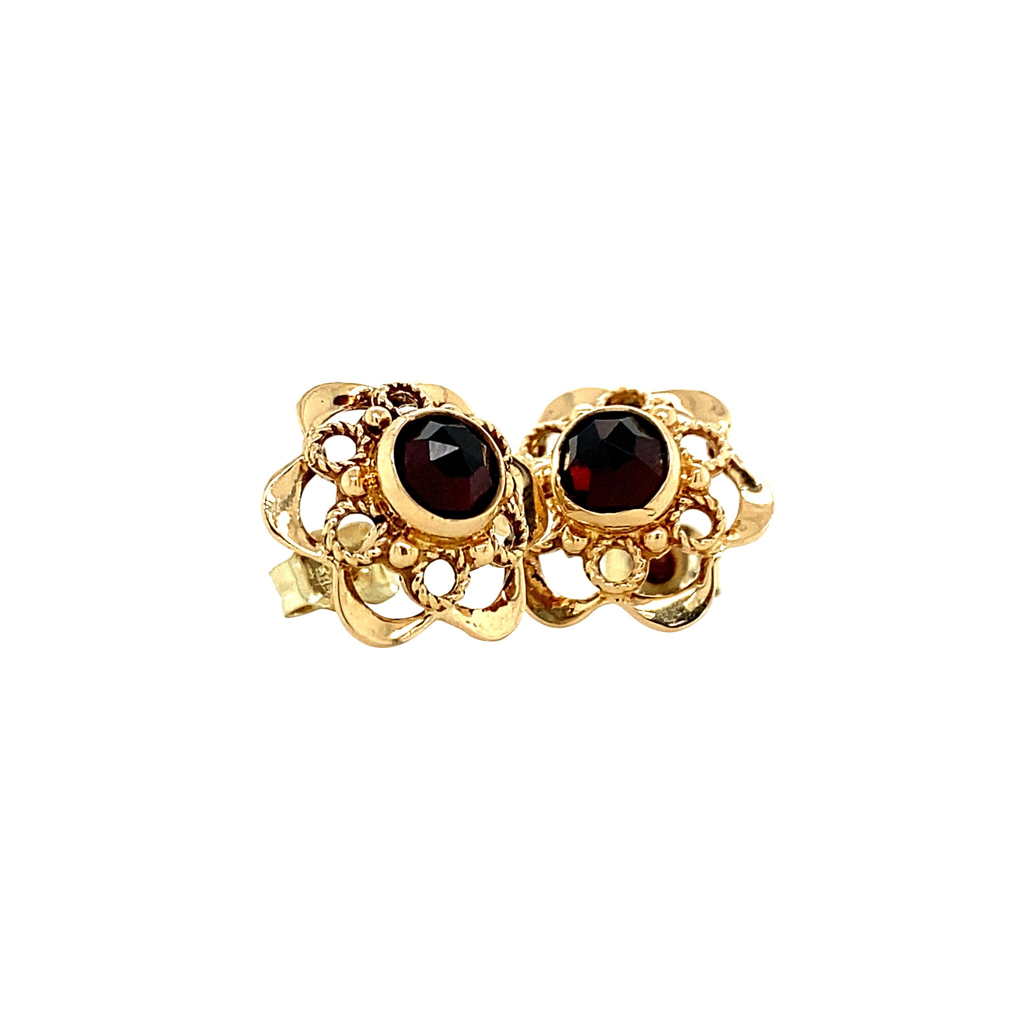 14 kt gold stud earrings with garnet