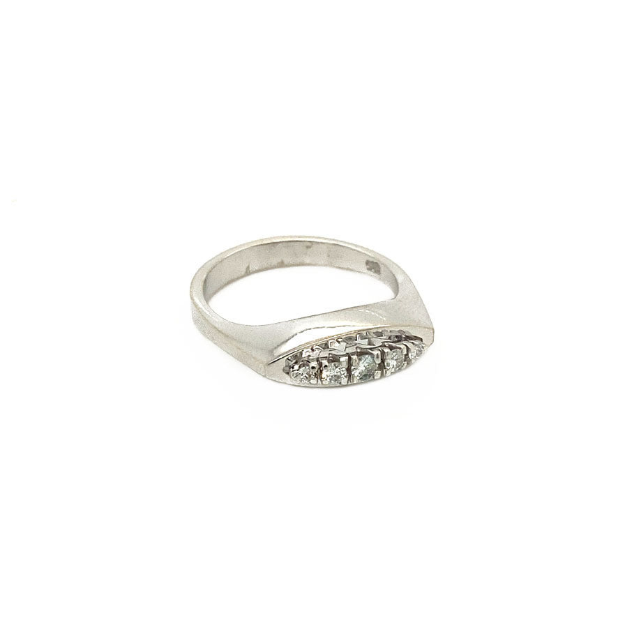 14 kt white gold ring with diamond