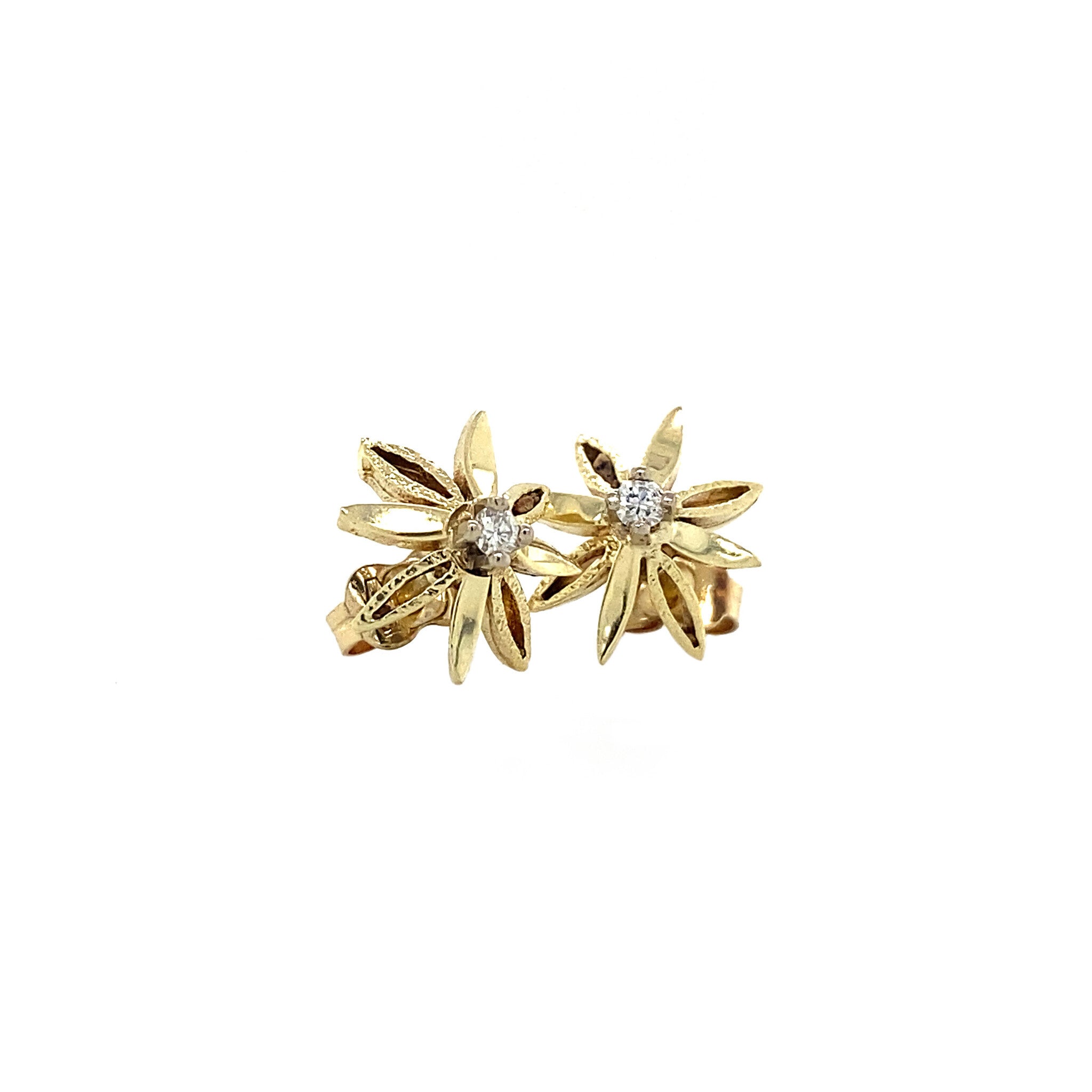 Gouden oorstekers met diamant 14 krt