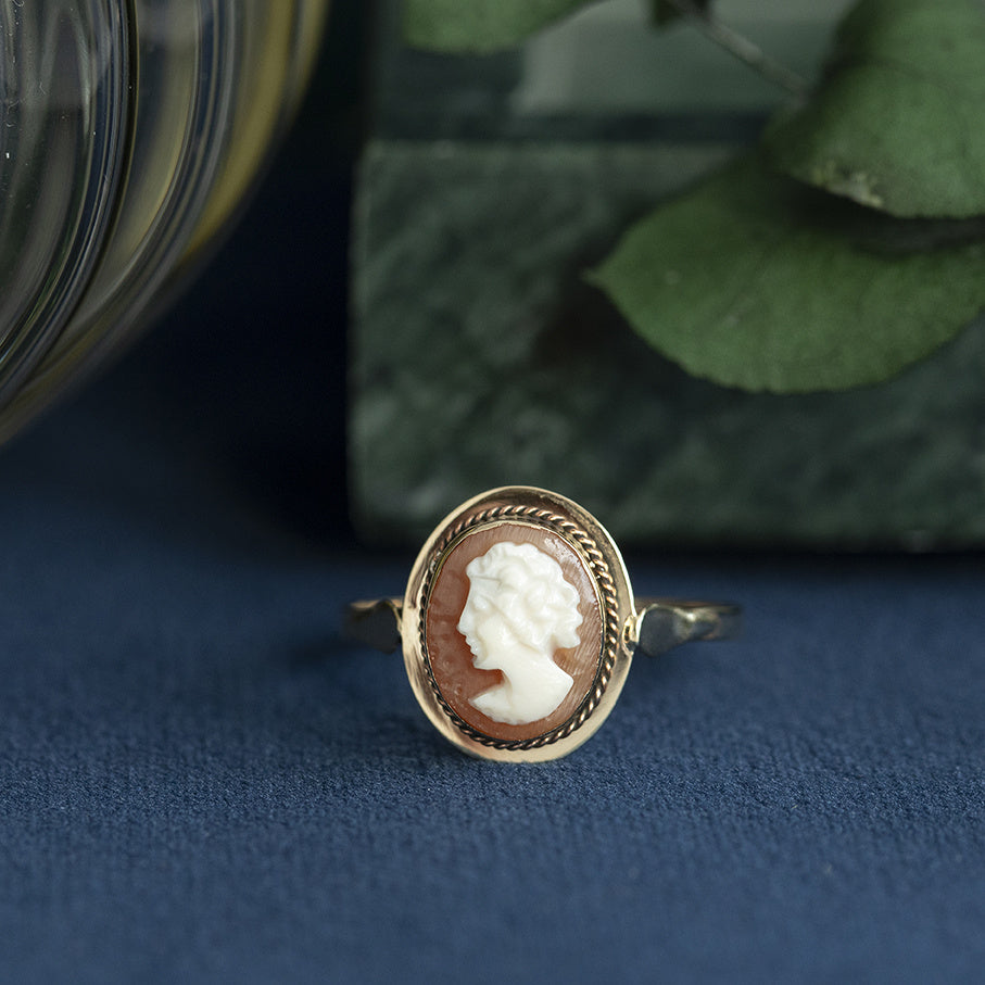 14 kt gold vintage ring with cameo