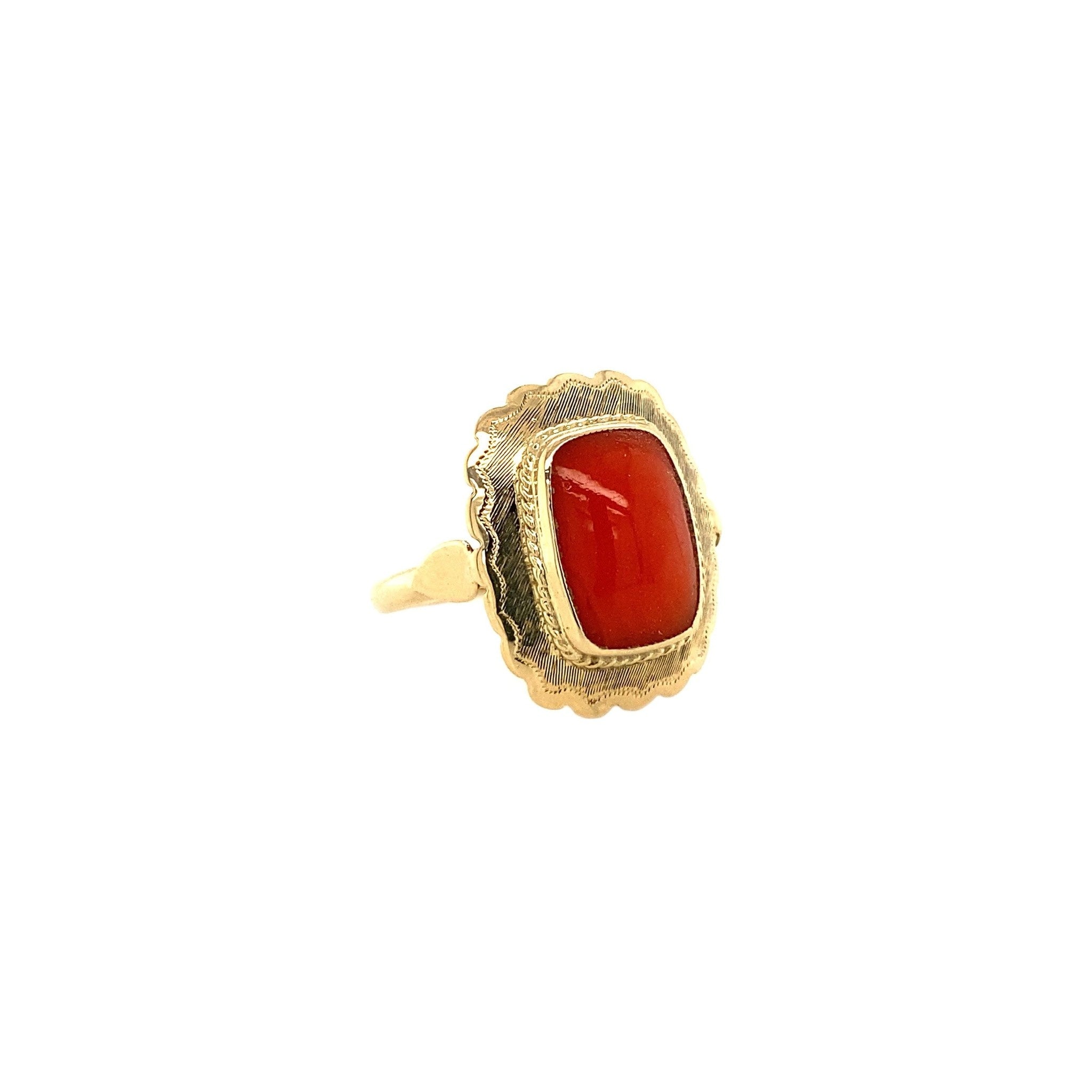Gouden ring met bloedkoraal 14 krt
