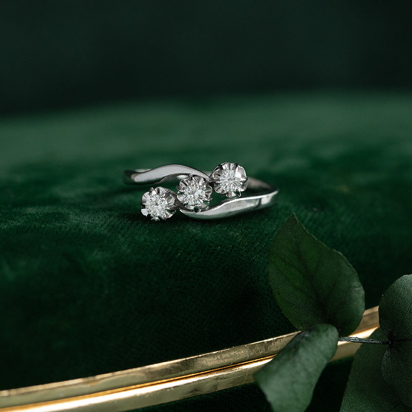 Witgouden vintage trigolie ring met diamant 14 krt