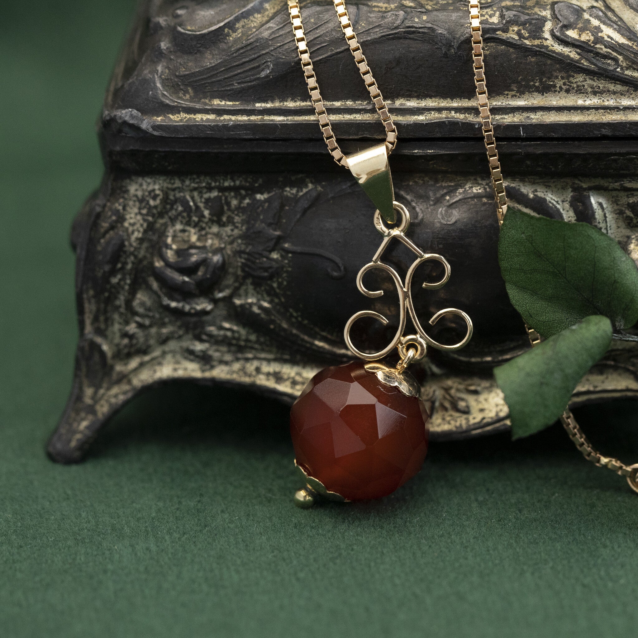 Gouden hanger met carneool 14 krt