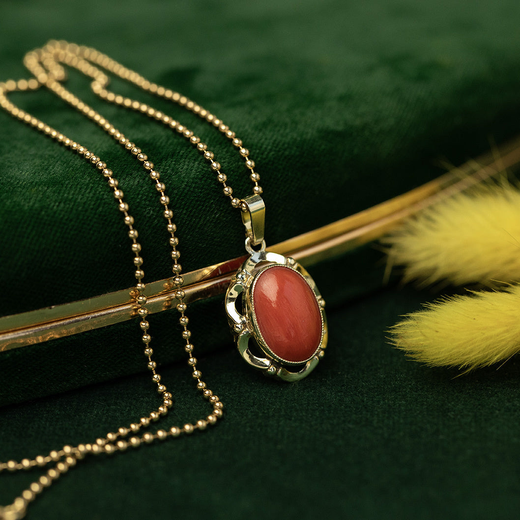 Gouden hanger met bloedkoraal 14 krt