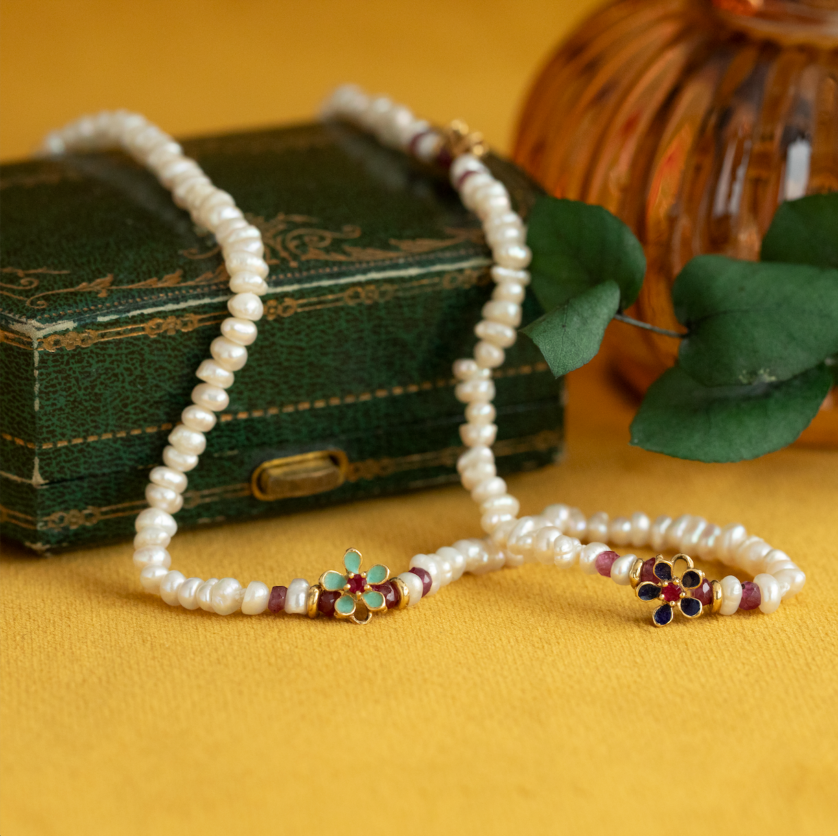 Vintage parel collier met robijn en emaille 14 krt