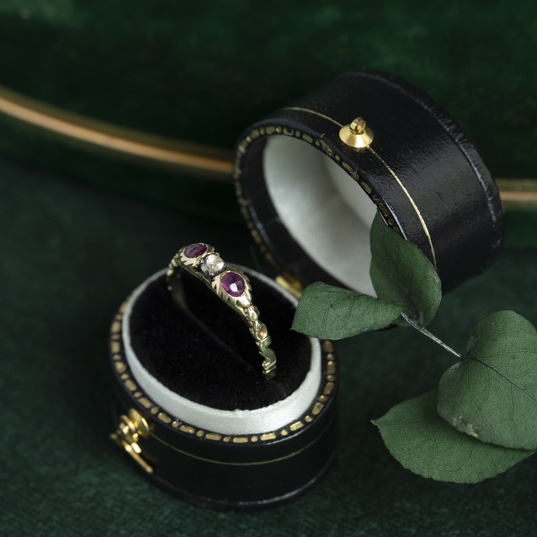 14 kt gold ring with natural ruby and rose diamond