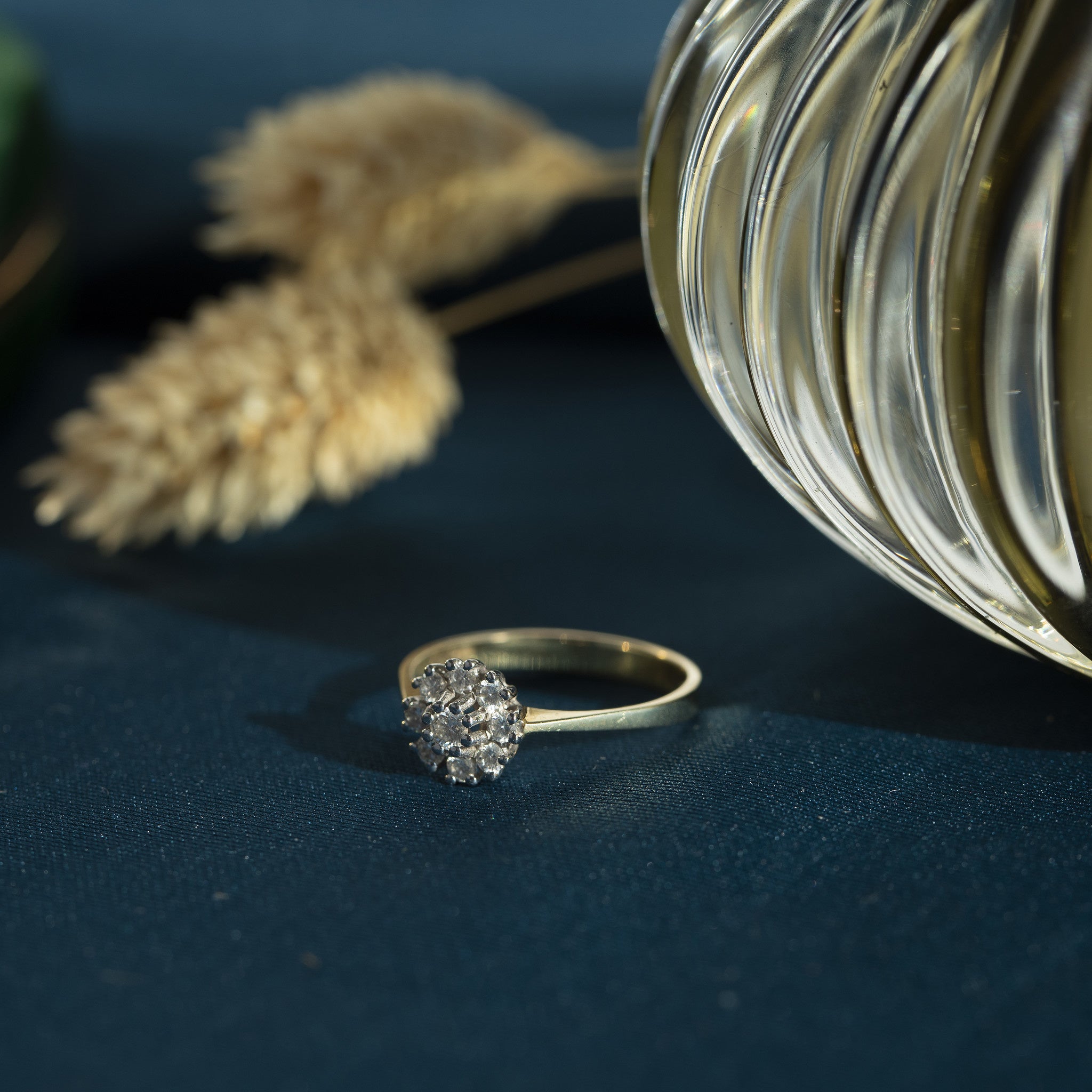 14 kt gold entourage ring with diamond