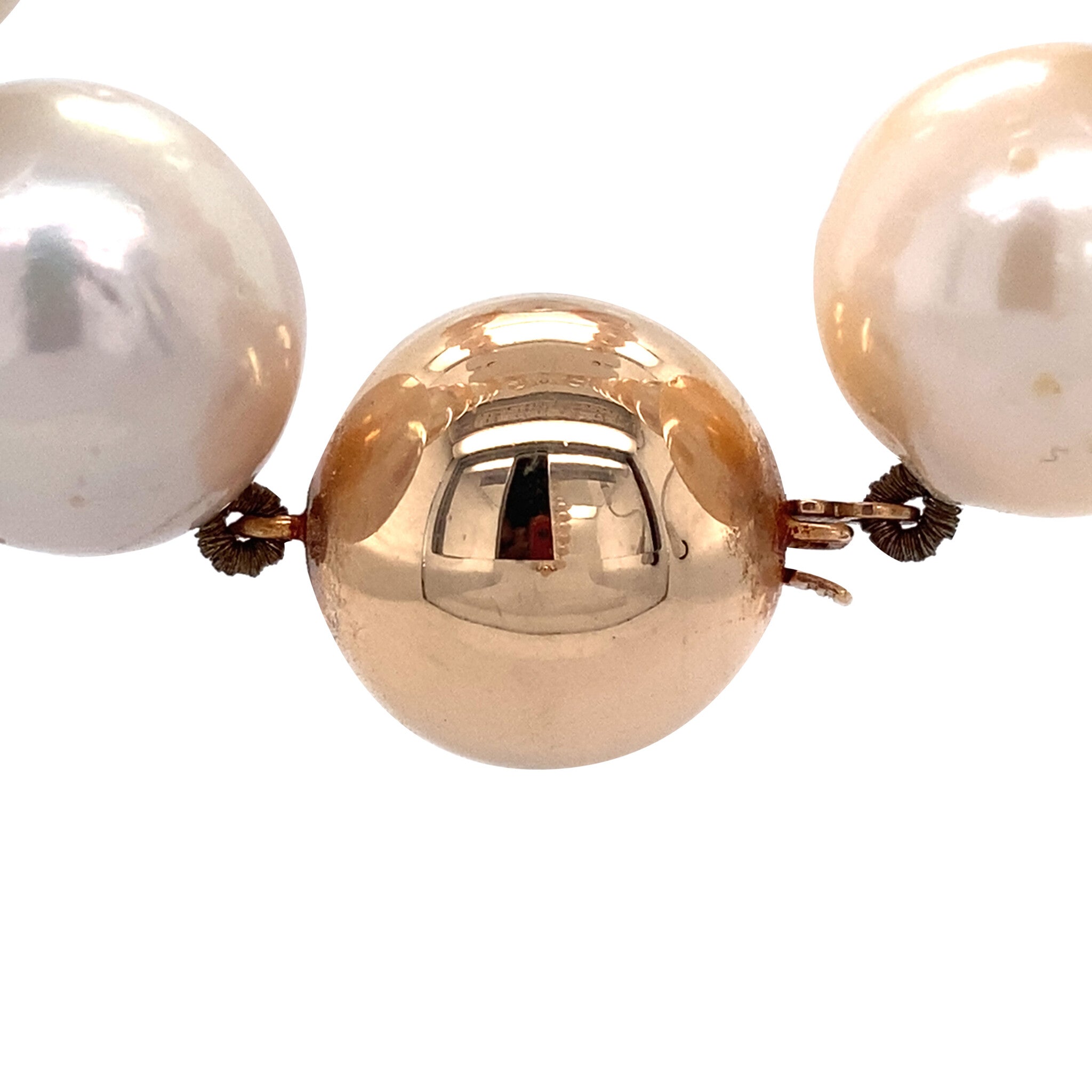 Vintage pearl necklace with a gold clasp 14 kt