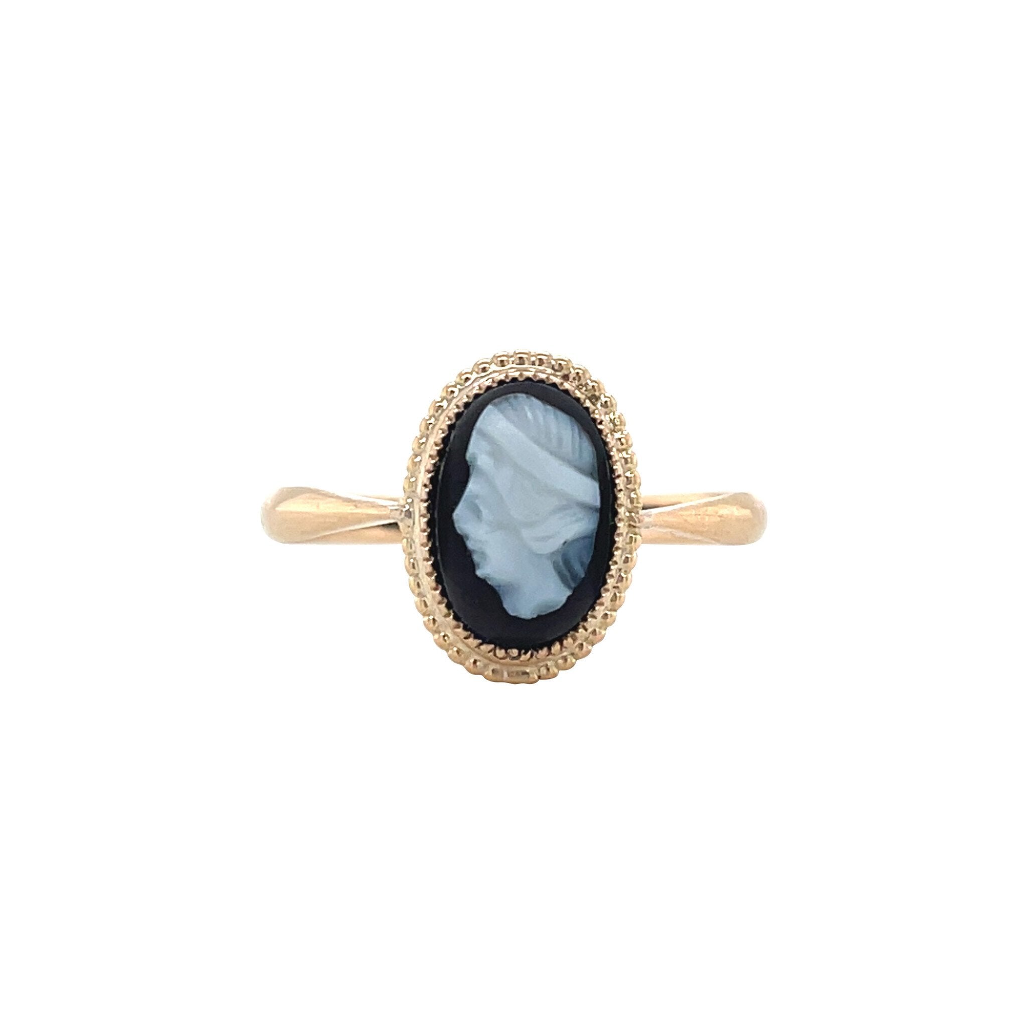 Vintage gold ring with onyx cameo, 14 kt
