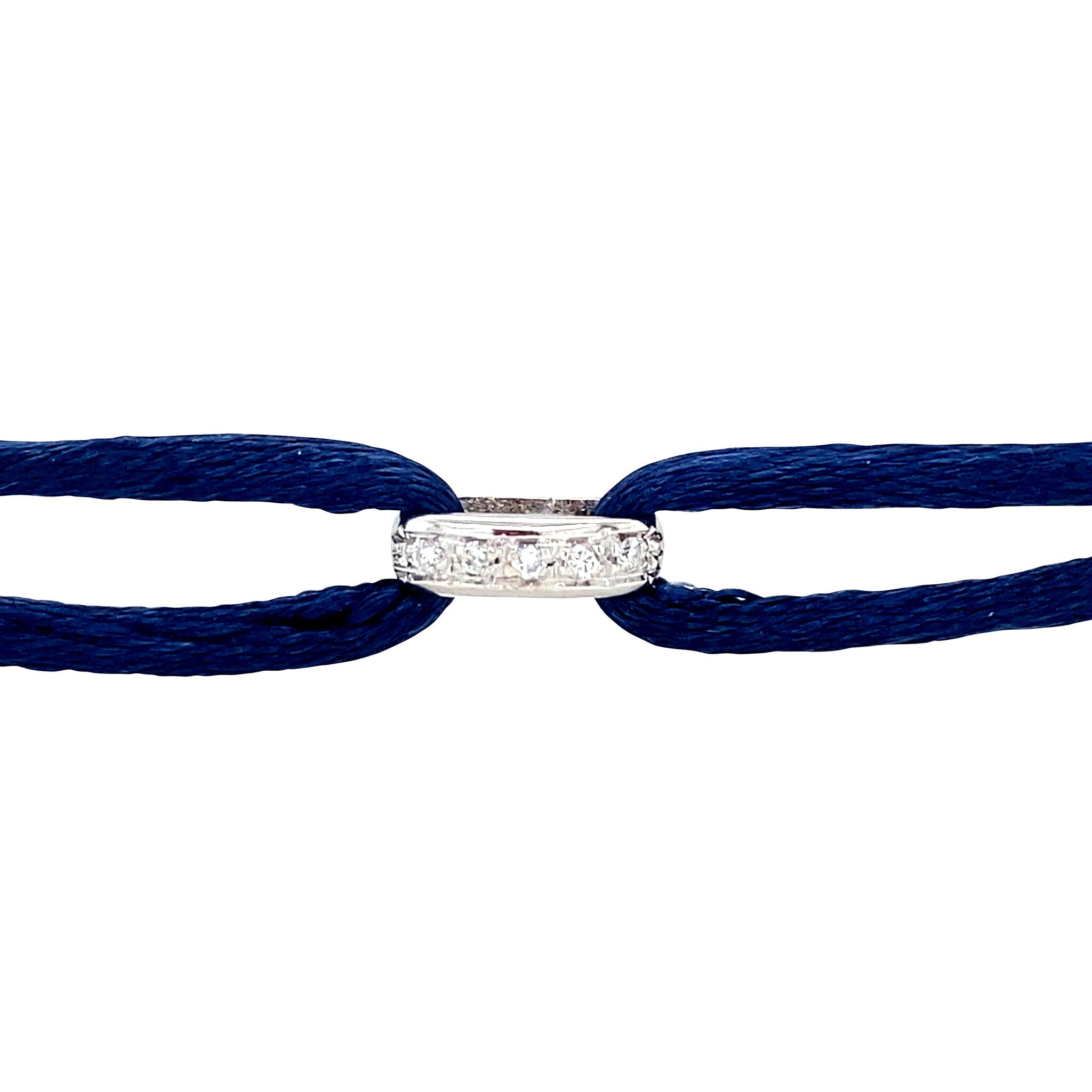 Satijnen armband met witgouden schakel met diamant 14 krt