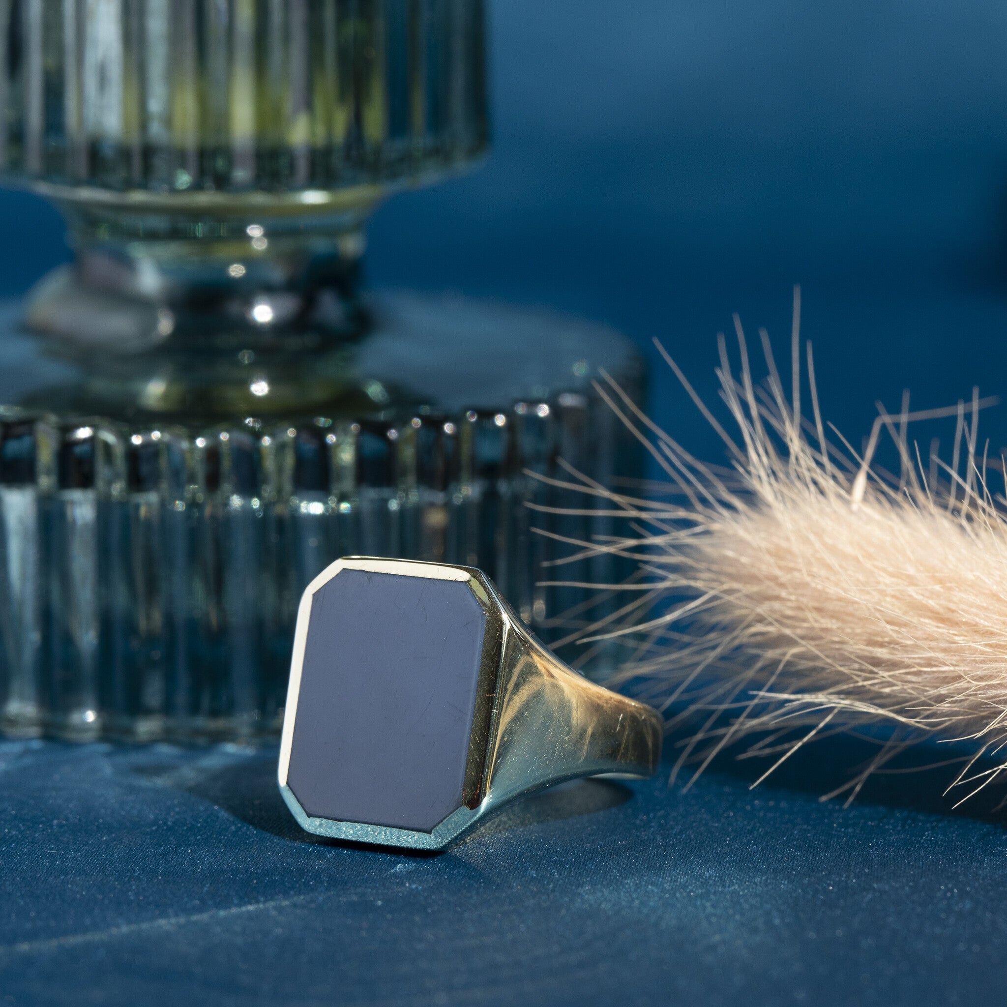 Gold signet ring with blue agate 14 kt