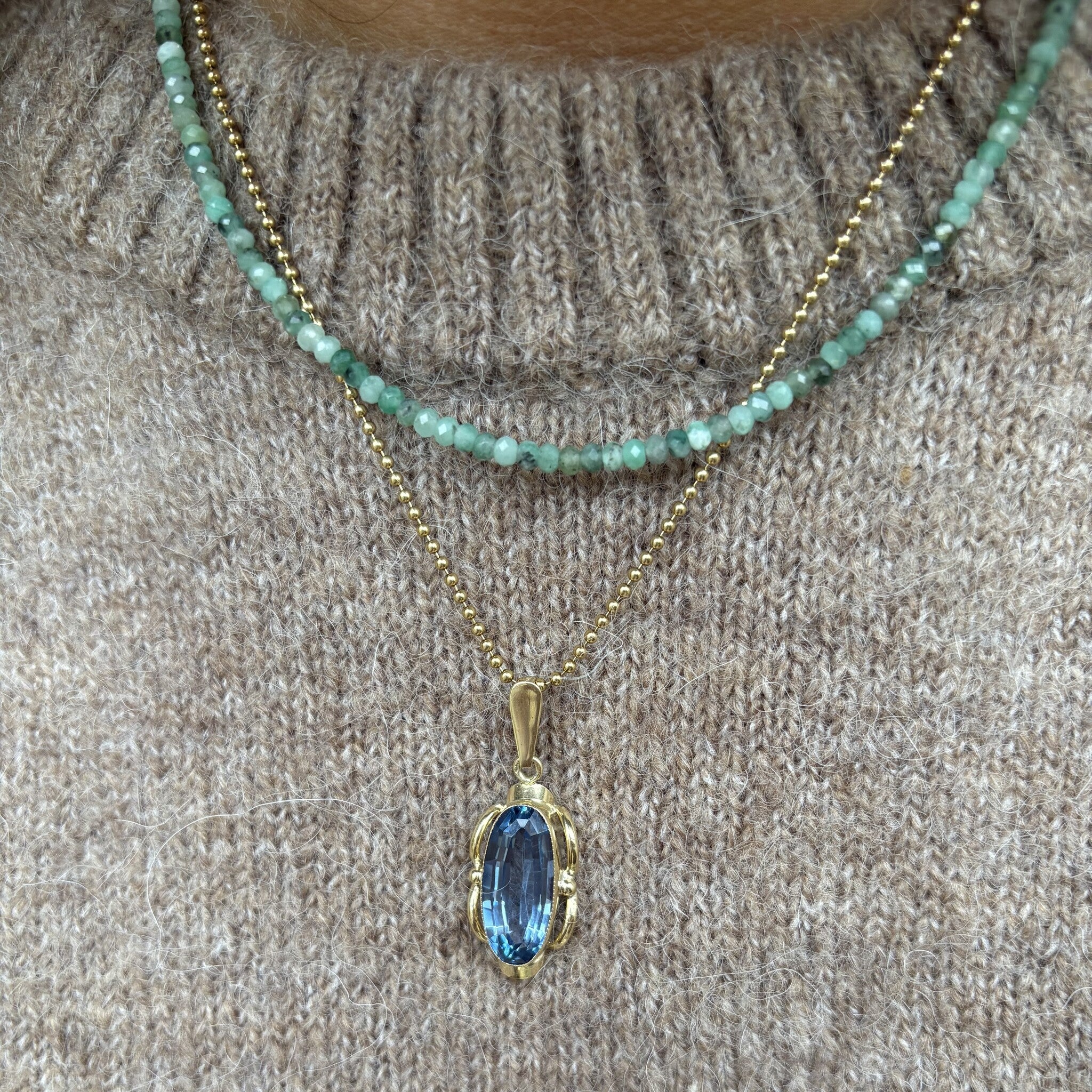 Emerald necklace with gold clasp 14 krt