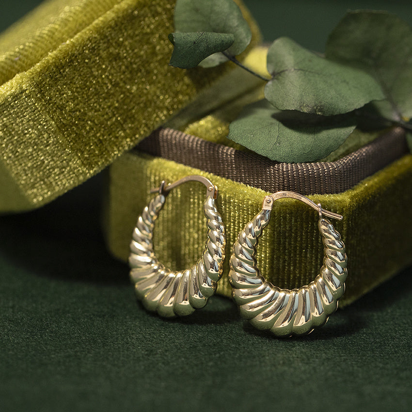 Gouden vintage fantasie oorringen 14 kt