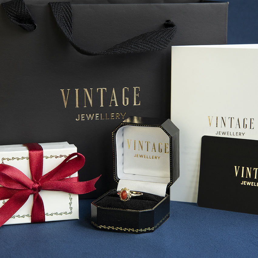 Gouden vintage ring met bloedkoraal 14 kt