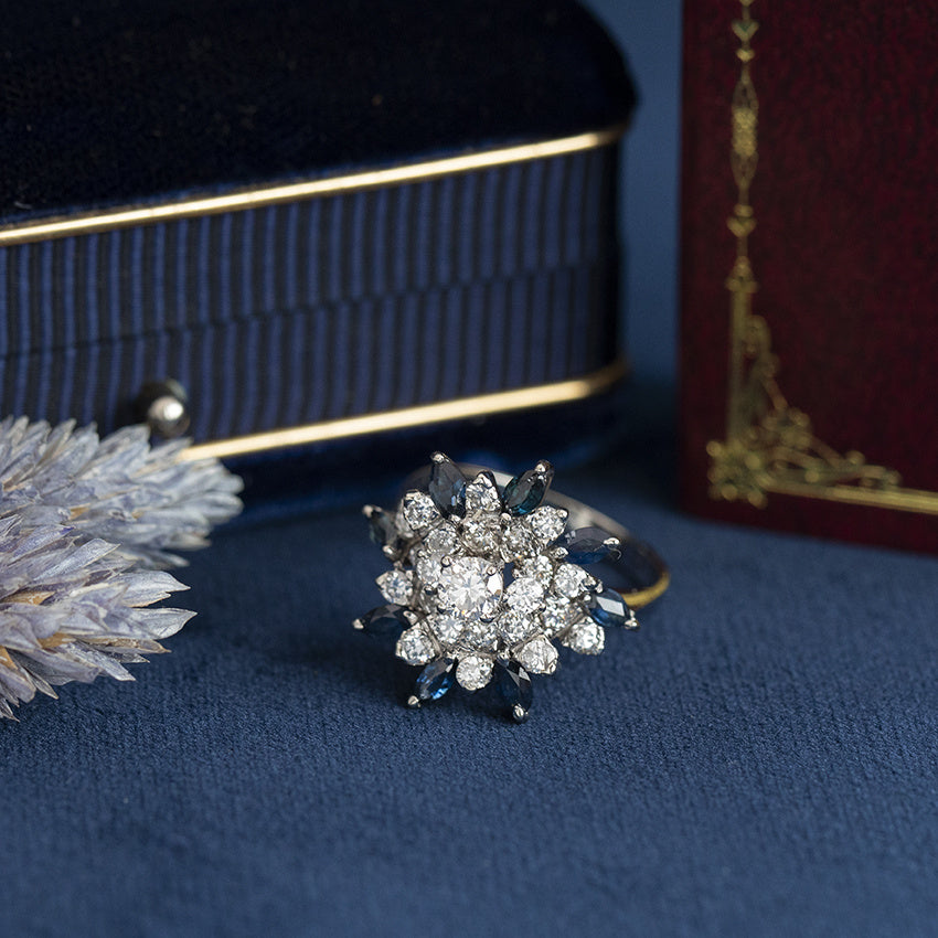 Witgouden vintage entourage ring met saffier en diamant 14 kt