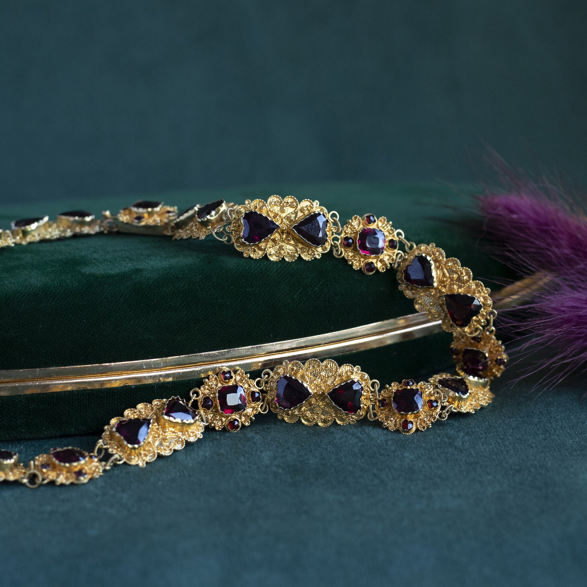 Gold necklace with garnet 38 cm 14 krt