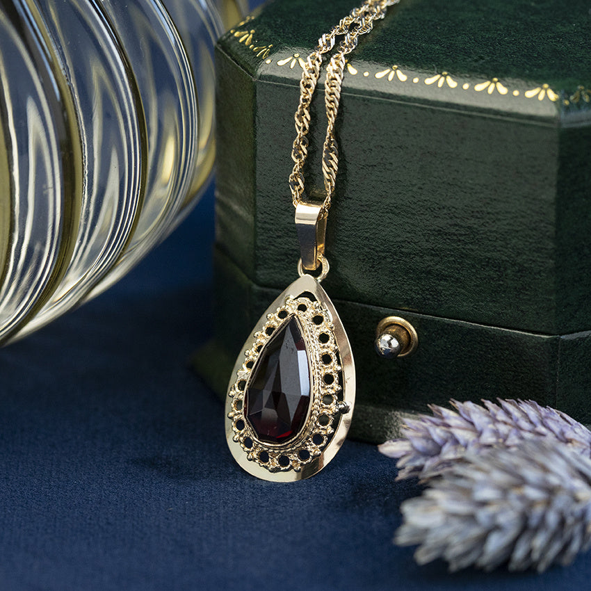 Gouden vintage hanger met granaat 14 kt