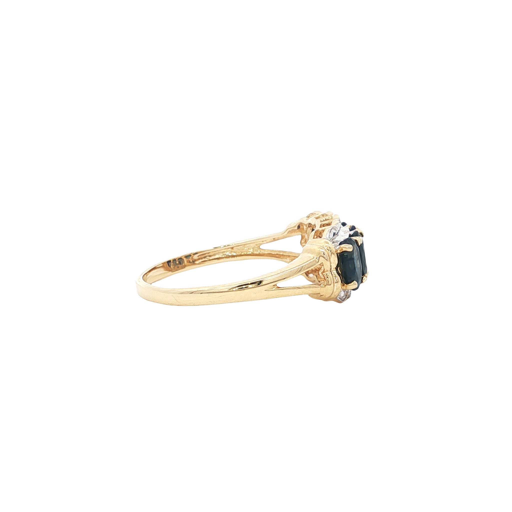 Ring with sapphire 9 kt