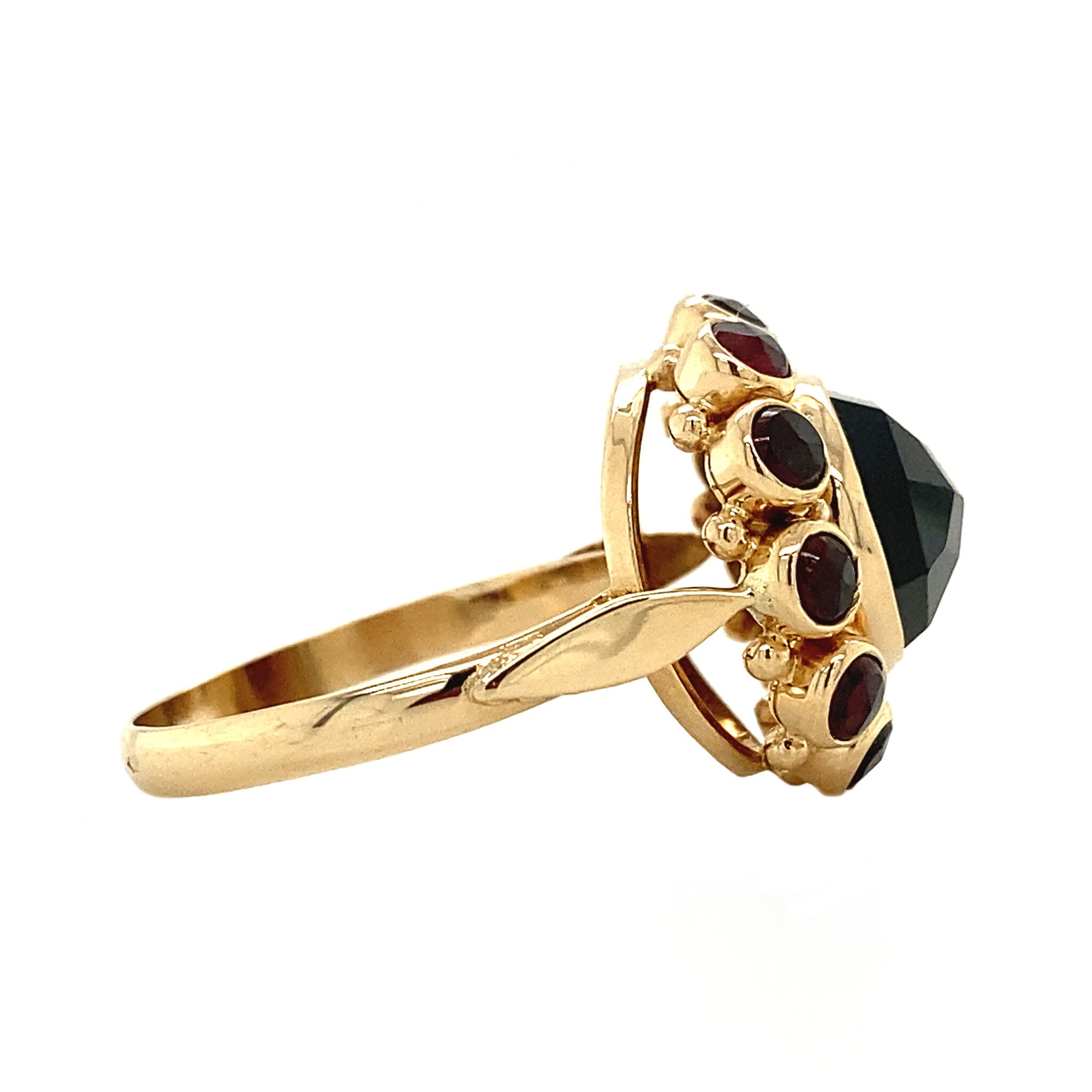 Gouden entourage ring met granaat 14 krt