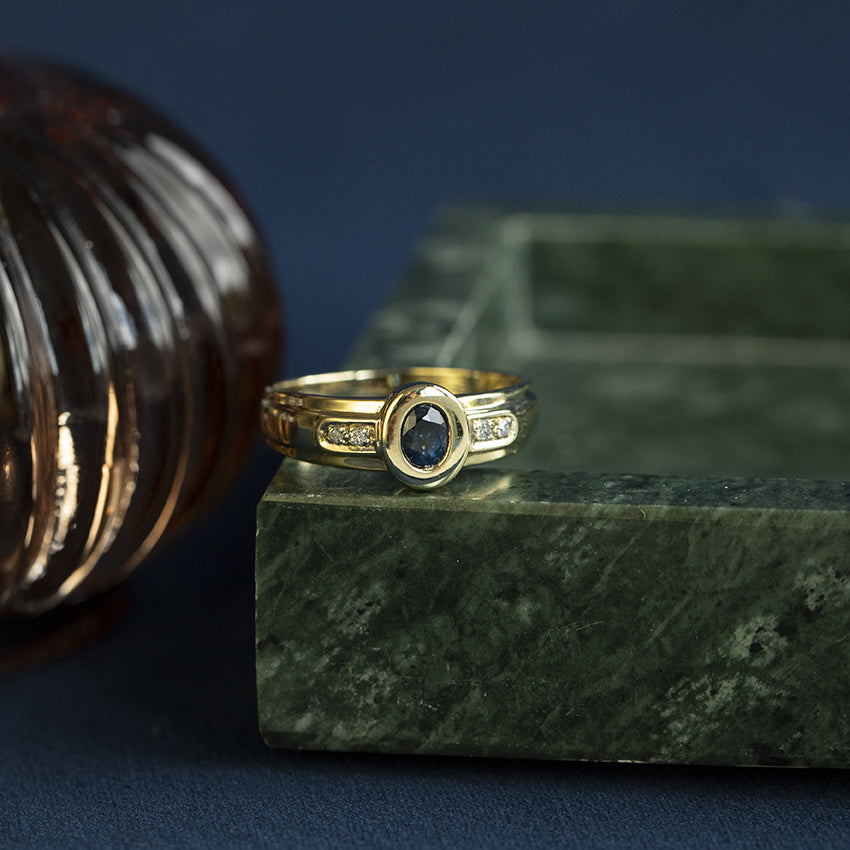 Gold vintage ring with sapphire and diamond 14 kt