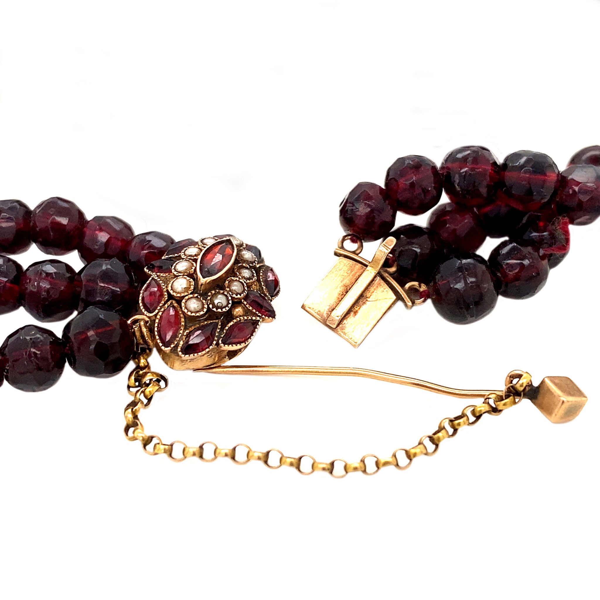 Granaat collier met gouden siersluiting 14 krt