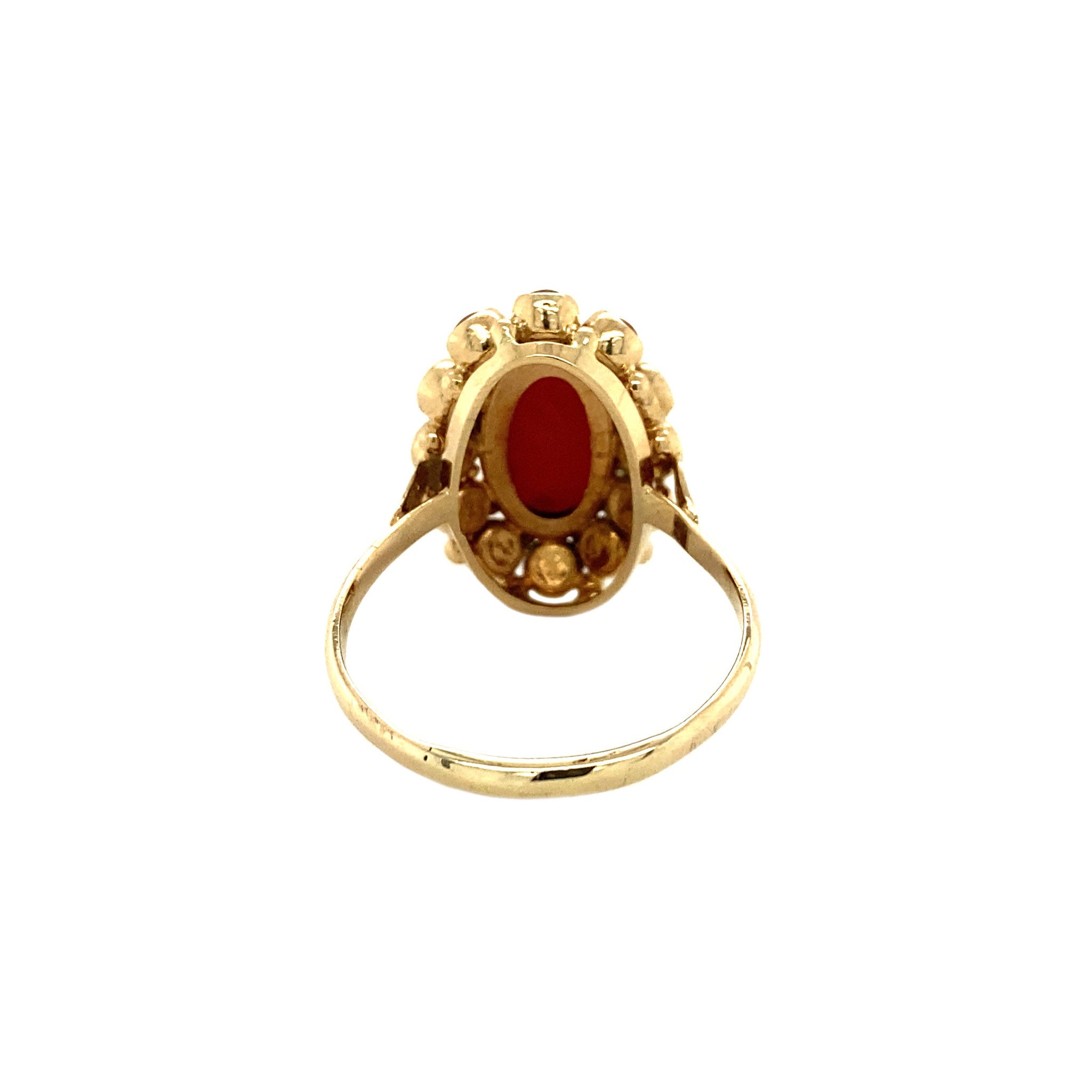 Gouden entourage ring met bloedkoraal 14 krt