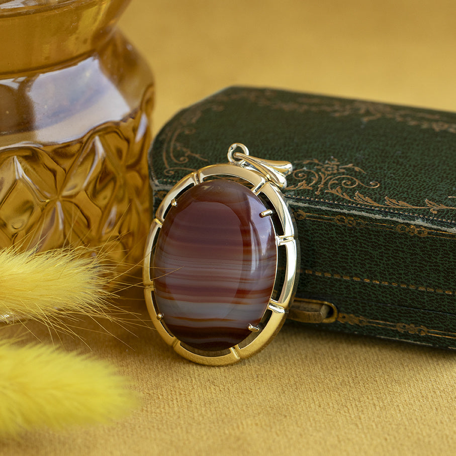 Vintage gold pendant with striped agate, 14 kt