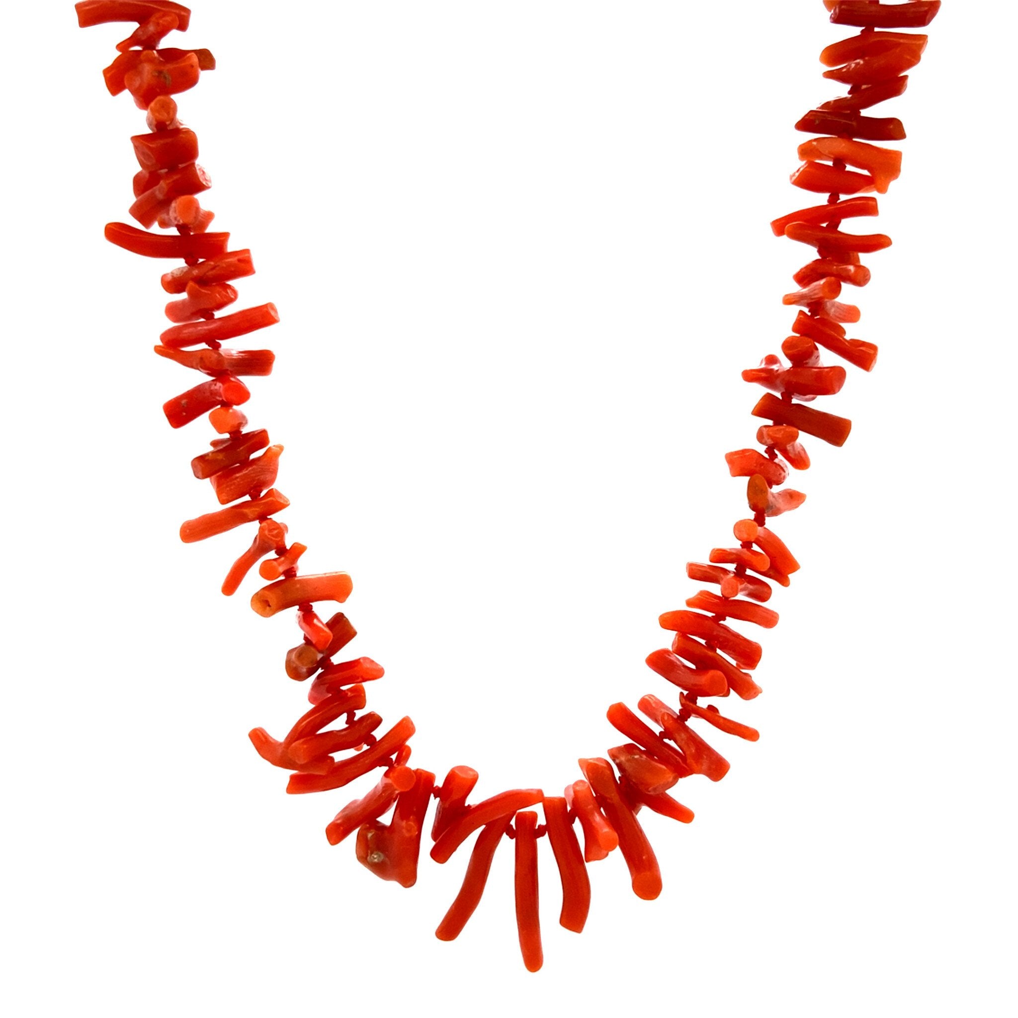 Vintage bloedkoraal collier met gouden sluiting 14 krt