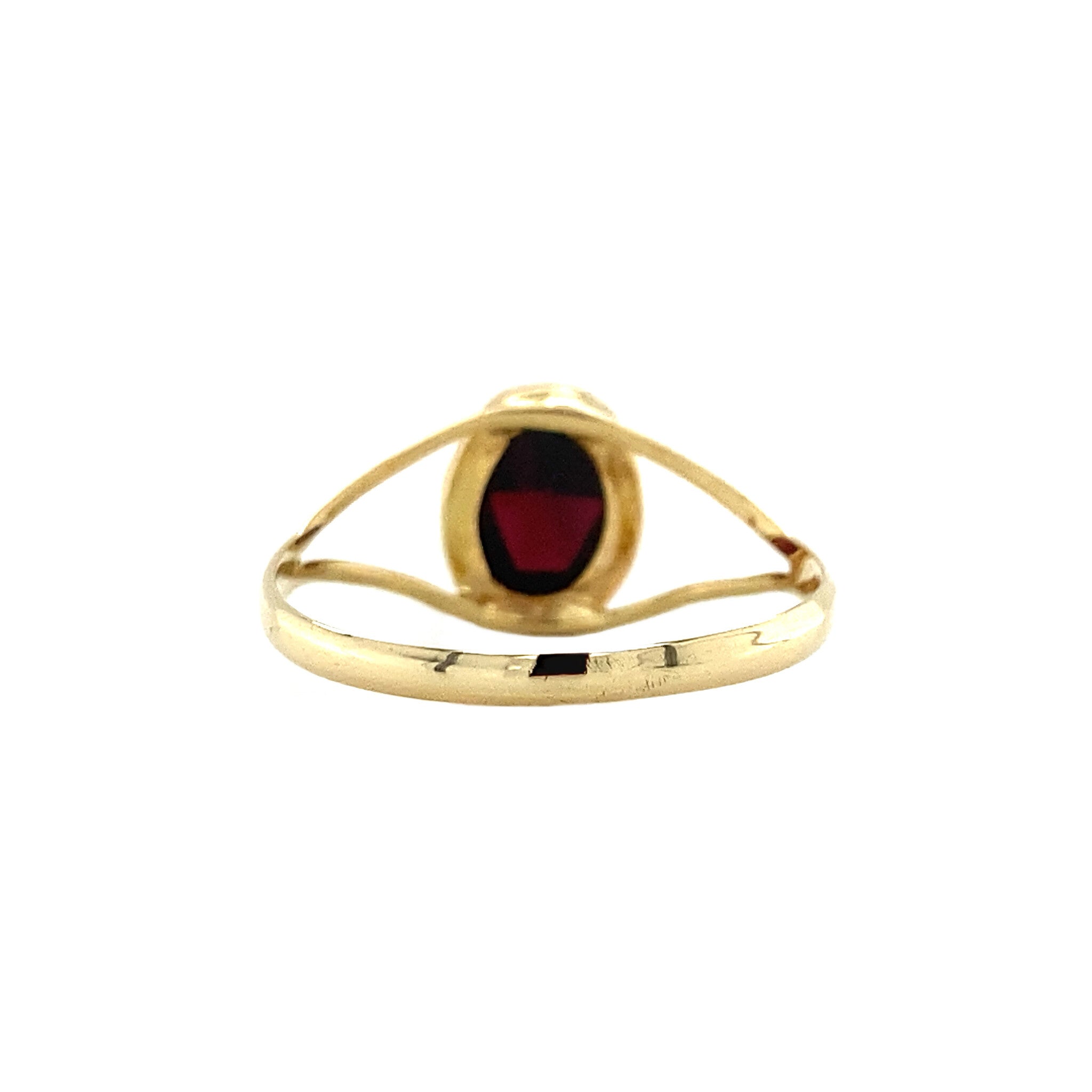 Gold ring with garnet, 14 kt