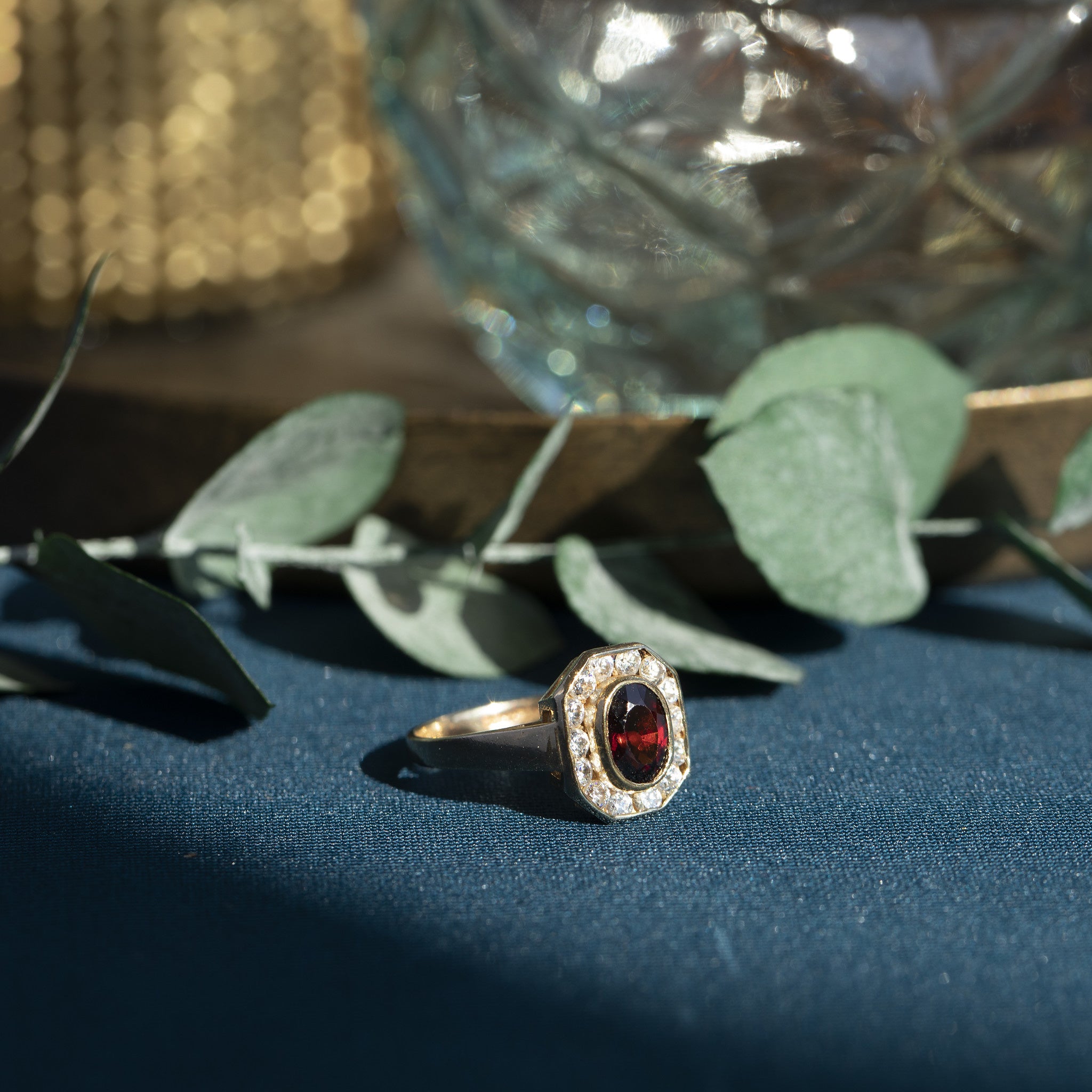 Ring met granaat en zirkonia 8 krt