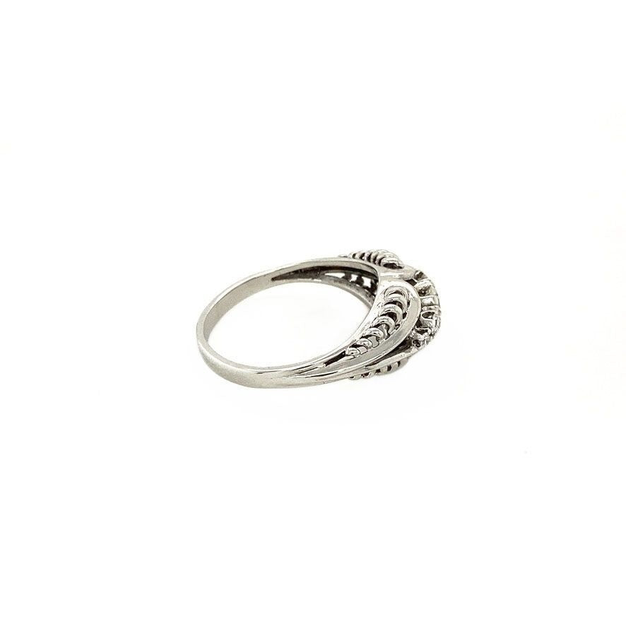 14 kt white gold ring with diamond