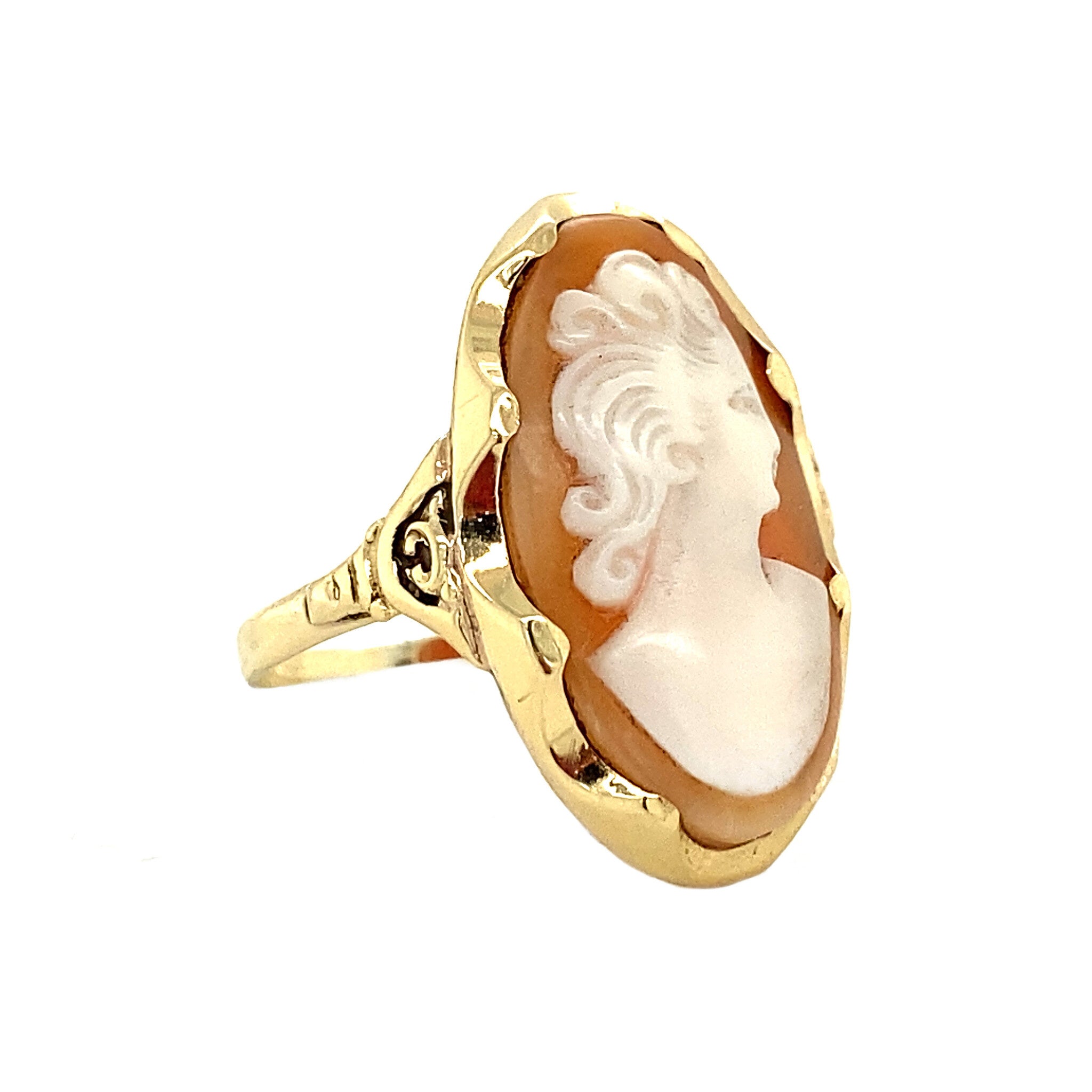 Gold ring with cameo 14 krt