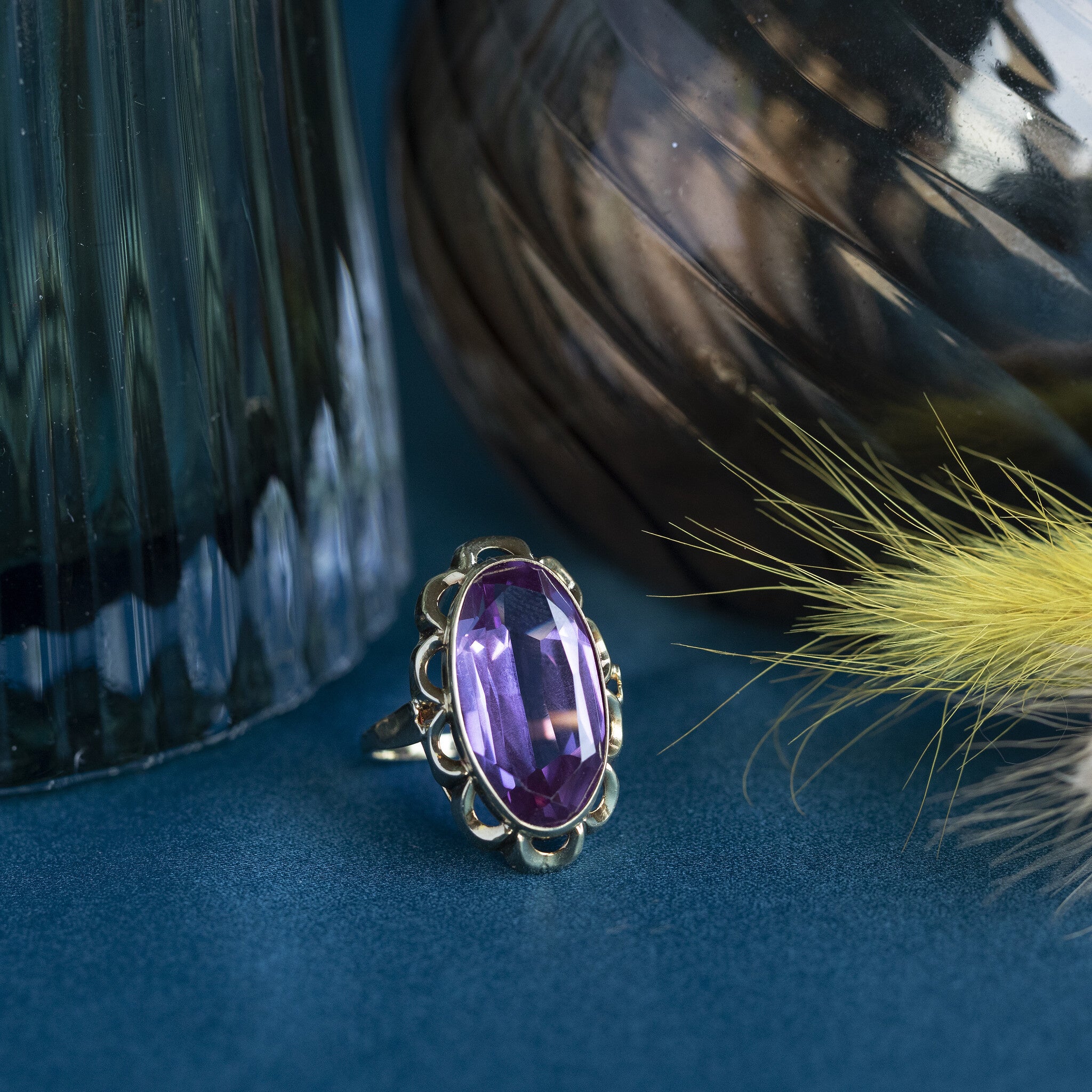 14 kt gold ring with purple sapphire