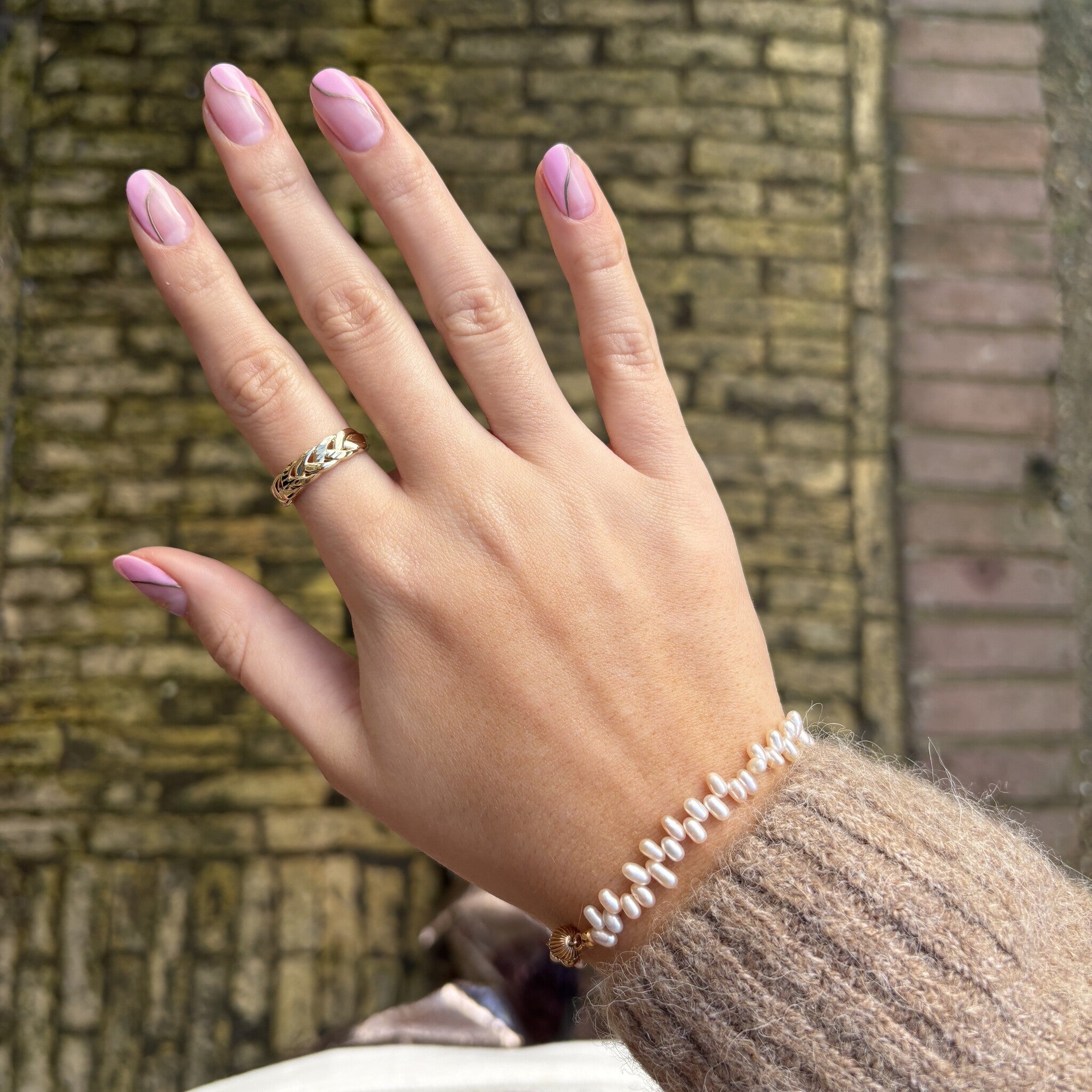 Vintage pearl bracelet with 14 kt gold clasp