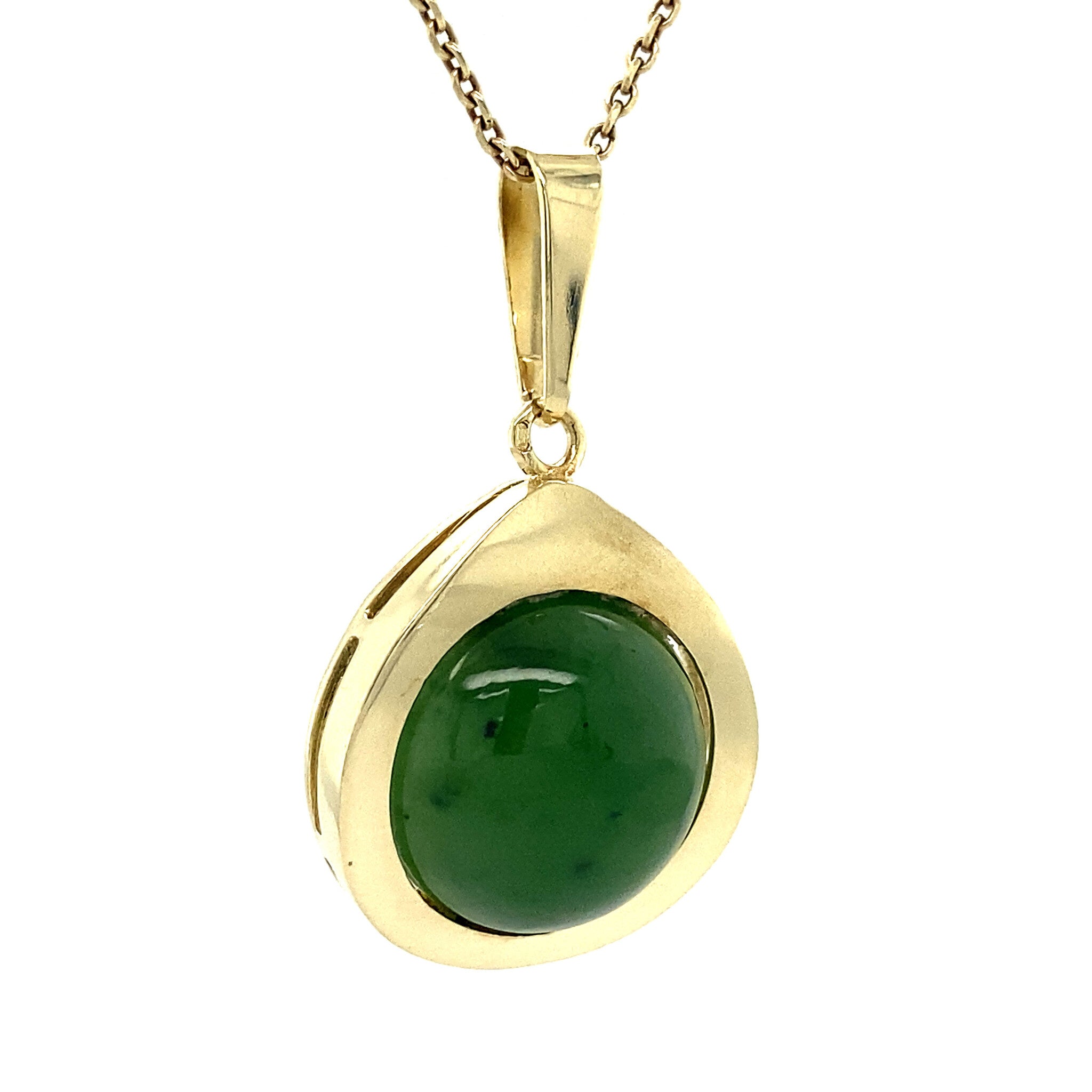 14 kt gold pendant with nephrite