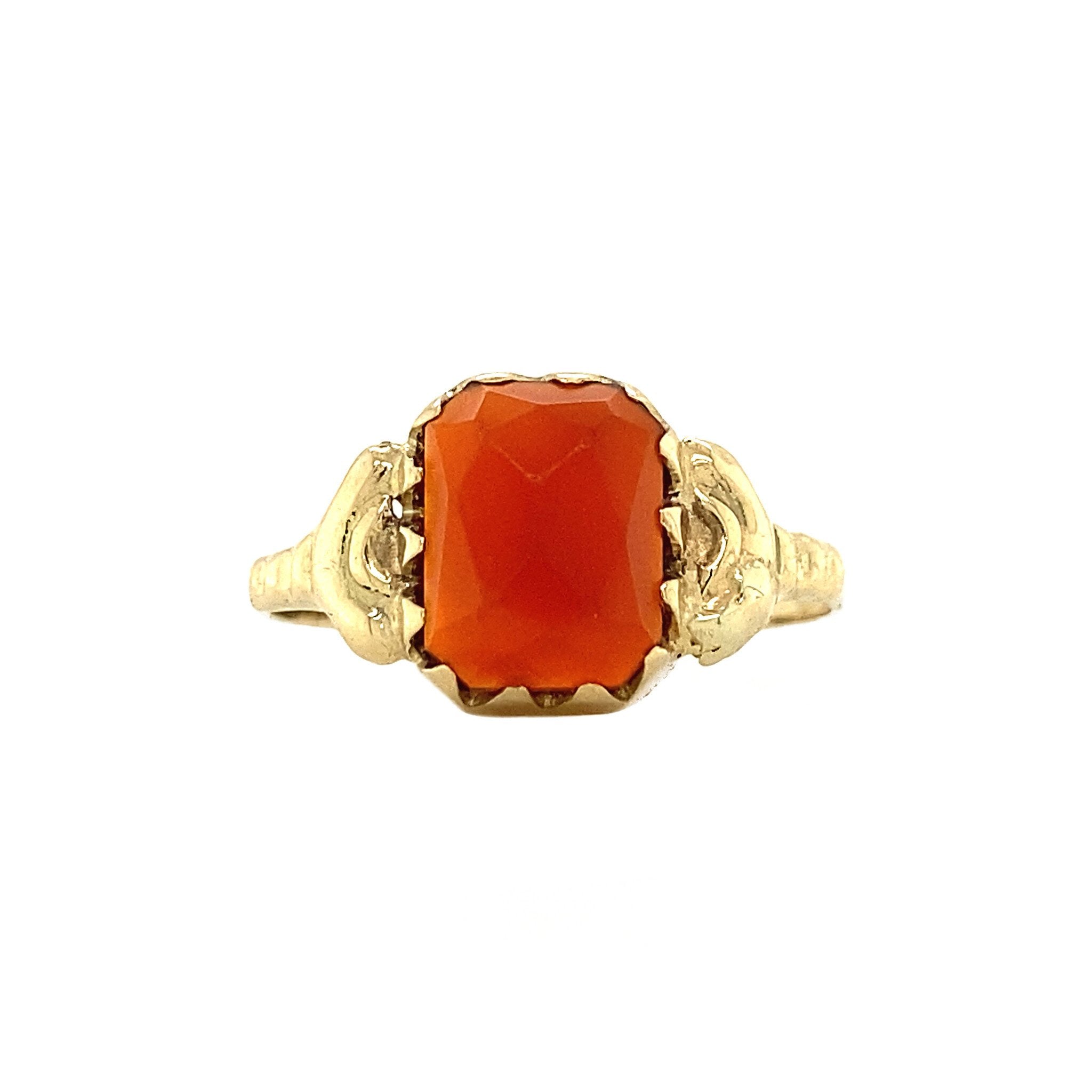 Gold ring with carnelian 14 krt