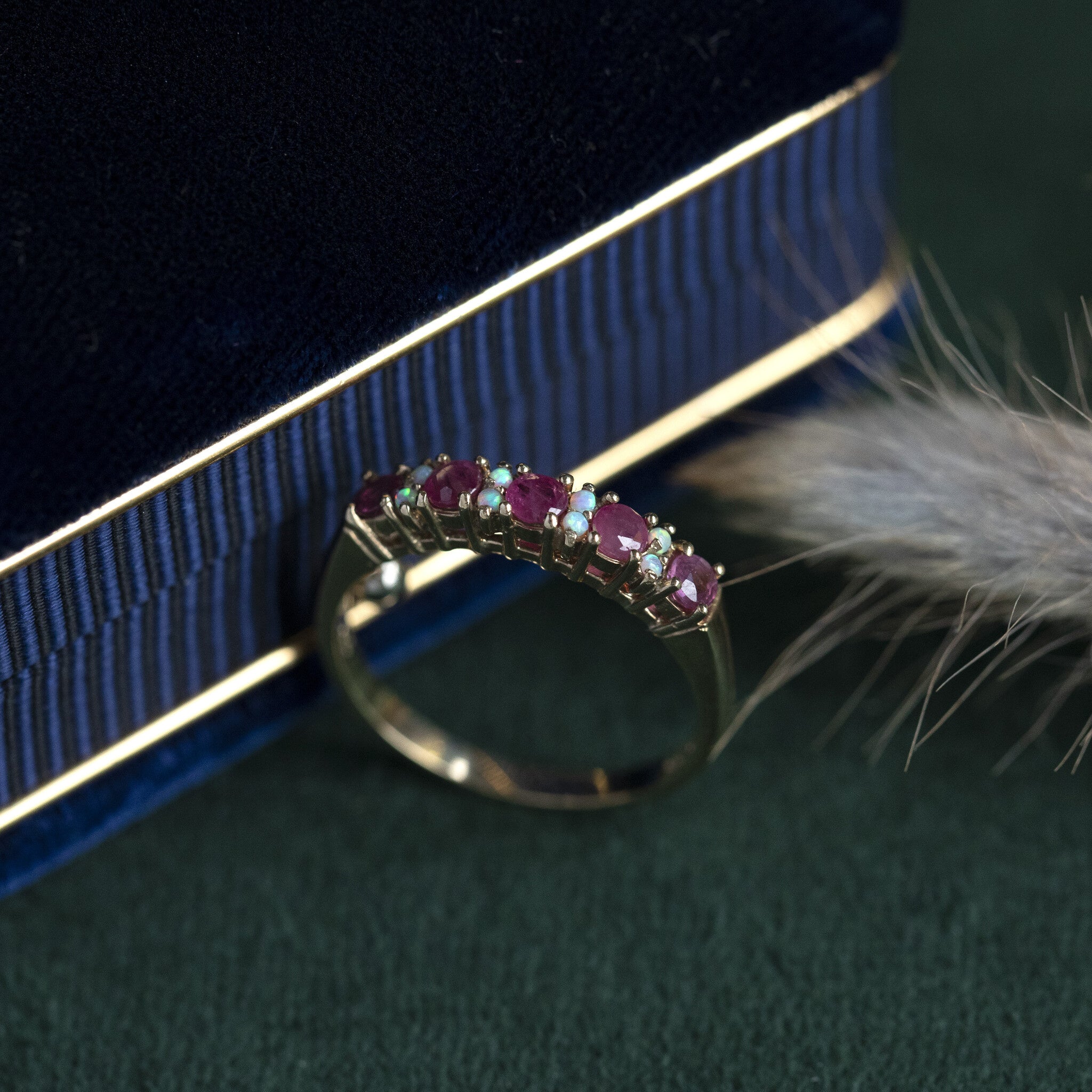 Ring with opal and ruby 9 krt