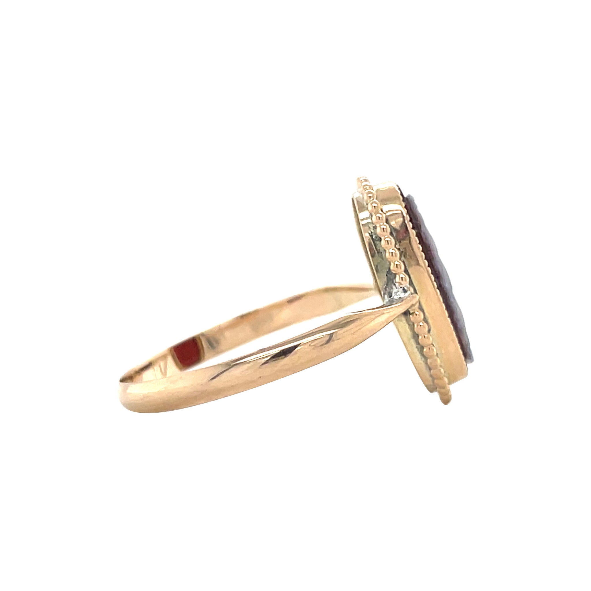 Golden vintage ring with sardonyx cameo 14 ct