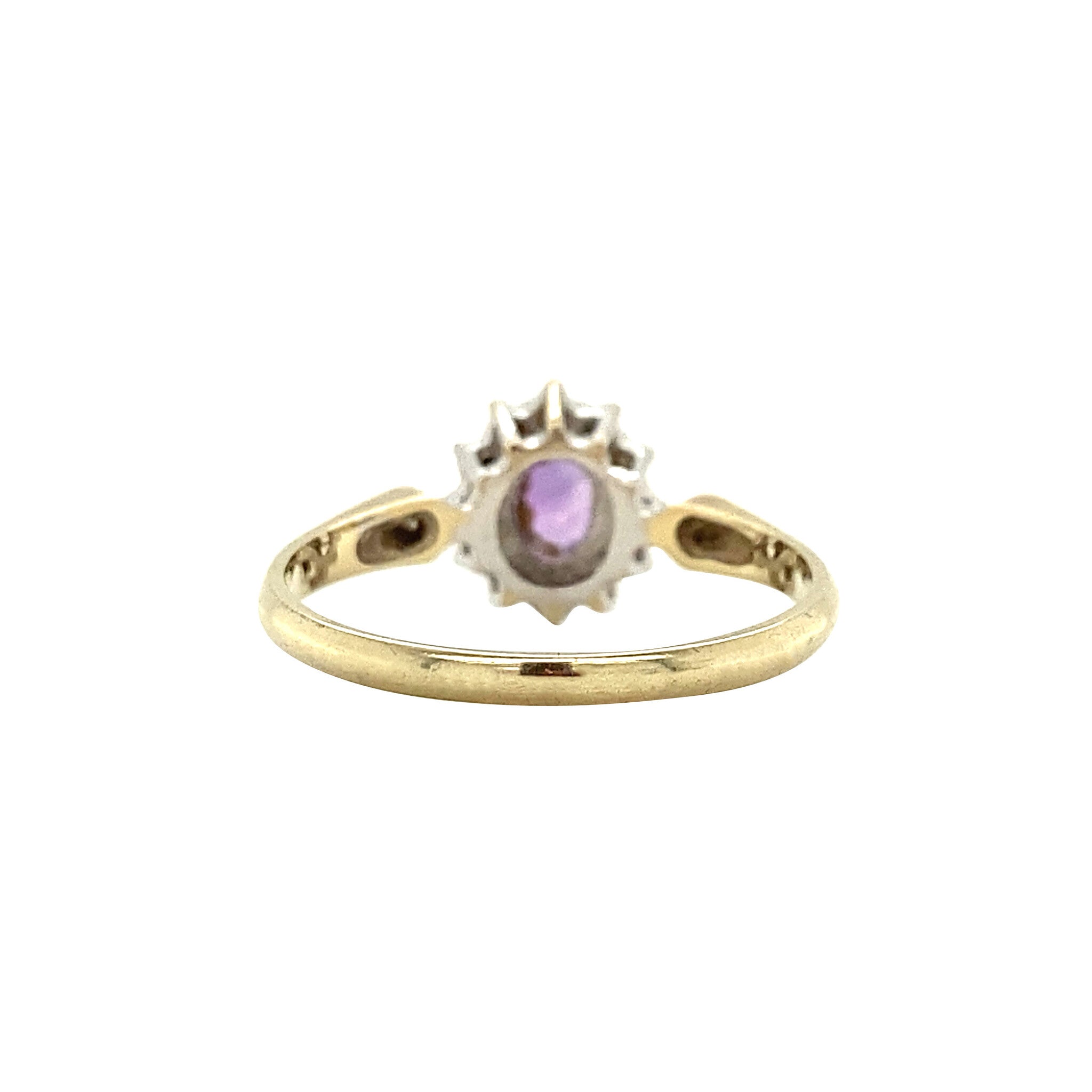 Entourage ring with amethyst and diamond, 9 kt gold