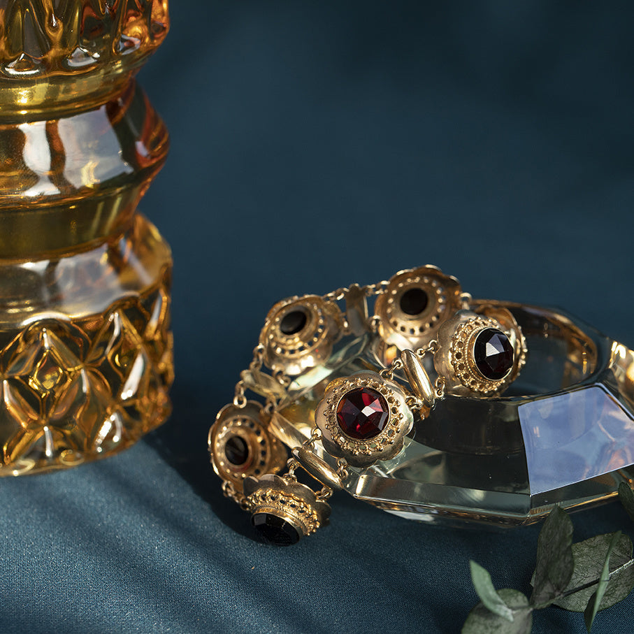 Vintage gouden vintage bootjes armband met granaat 14 krt