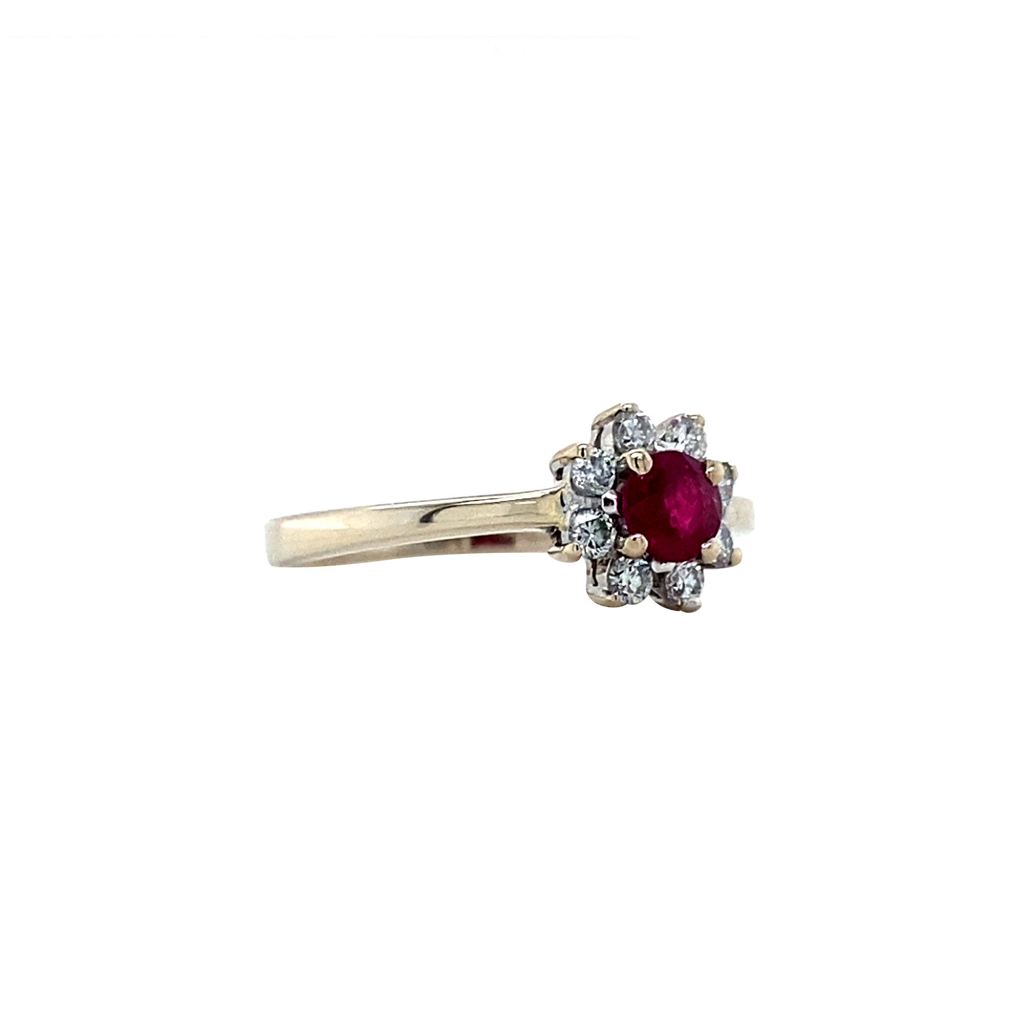 Witgouden vintage entourage ring met robijn en diamant 18 krt