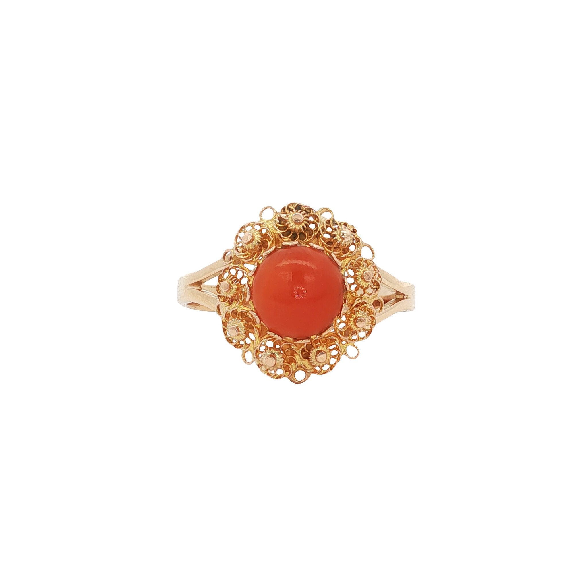 Two-tone vintage gold ring with blood coral, 14 kt