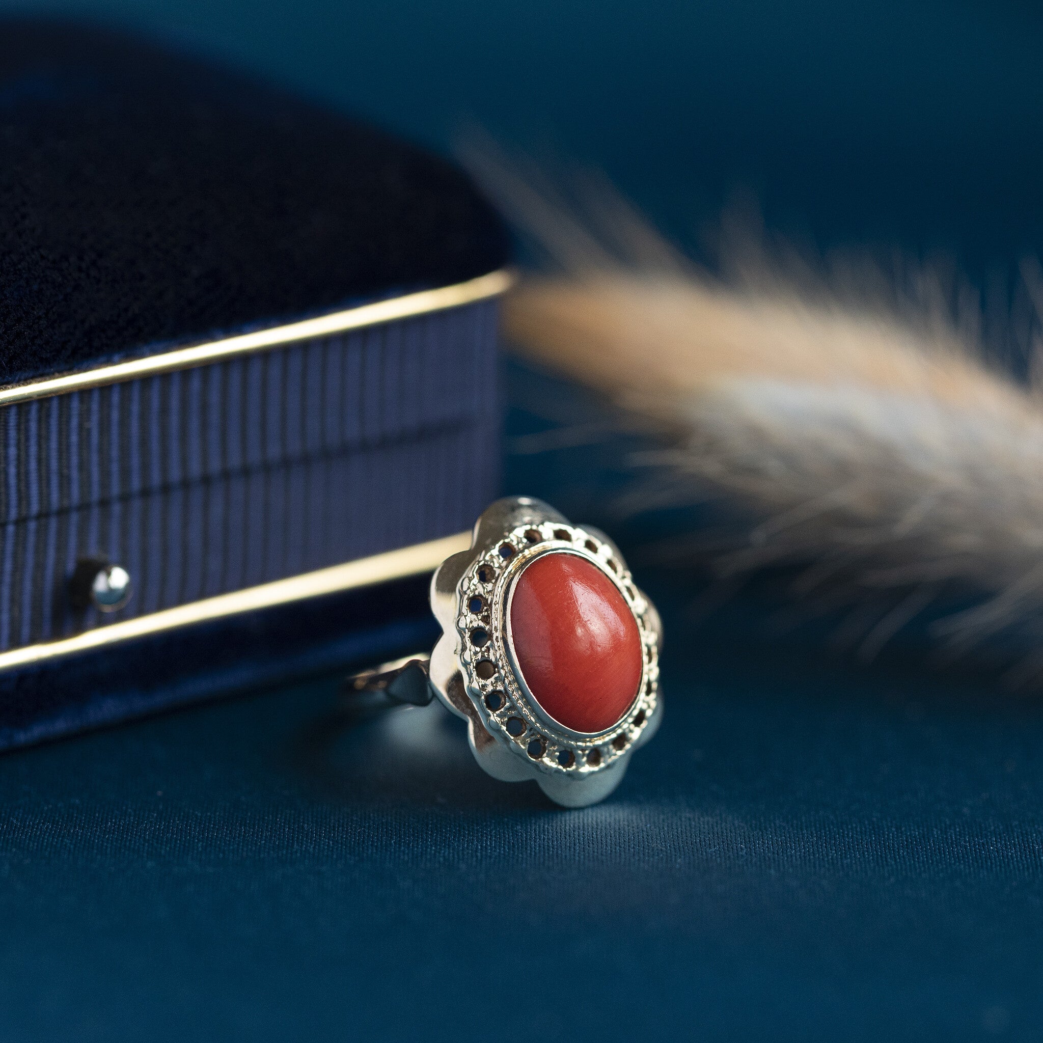 Gouden ring met bloedkoraal 14 krt