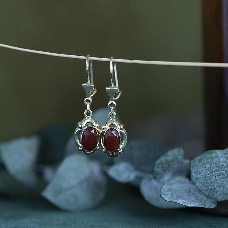 14 kt gold earrings with carnelian
