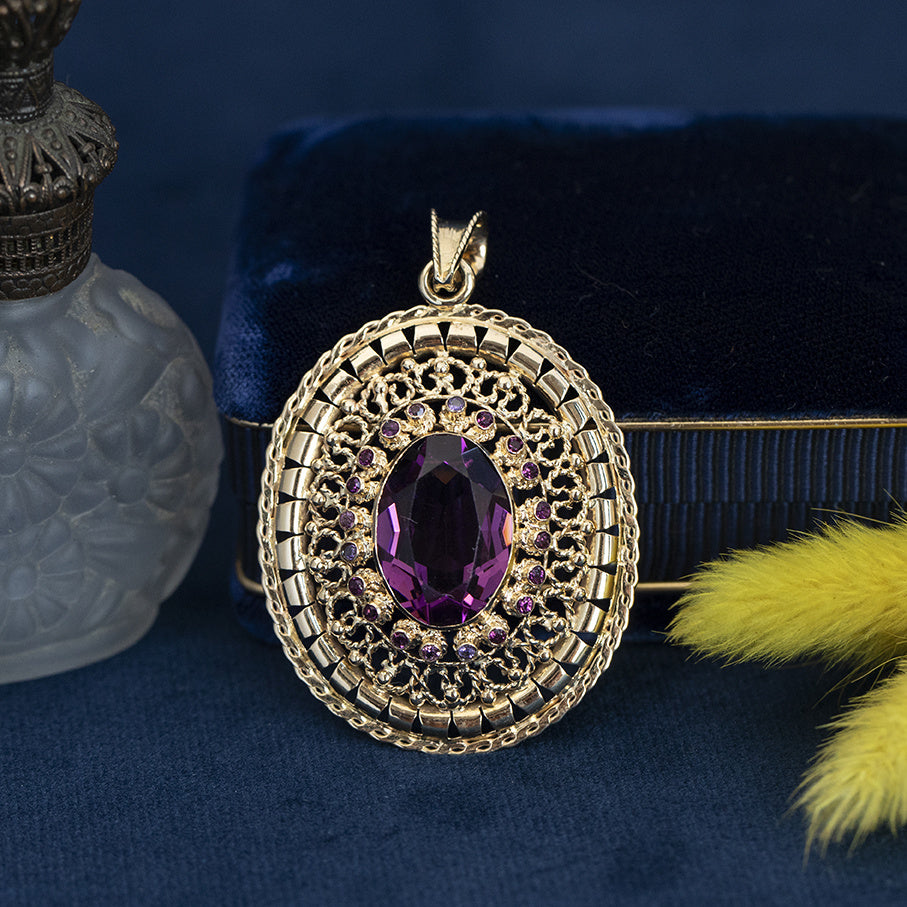 Gouden vintage entourage hanger met kleursteen 14 kt