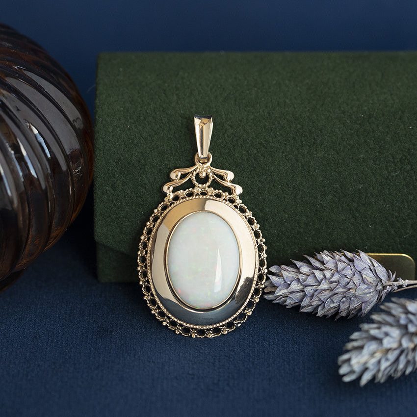 Golden vintage pendant with opal 14 kt